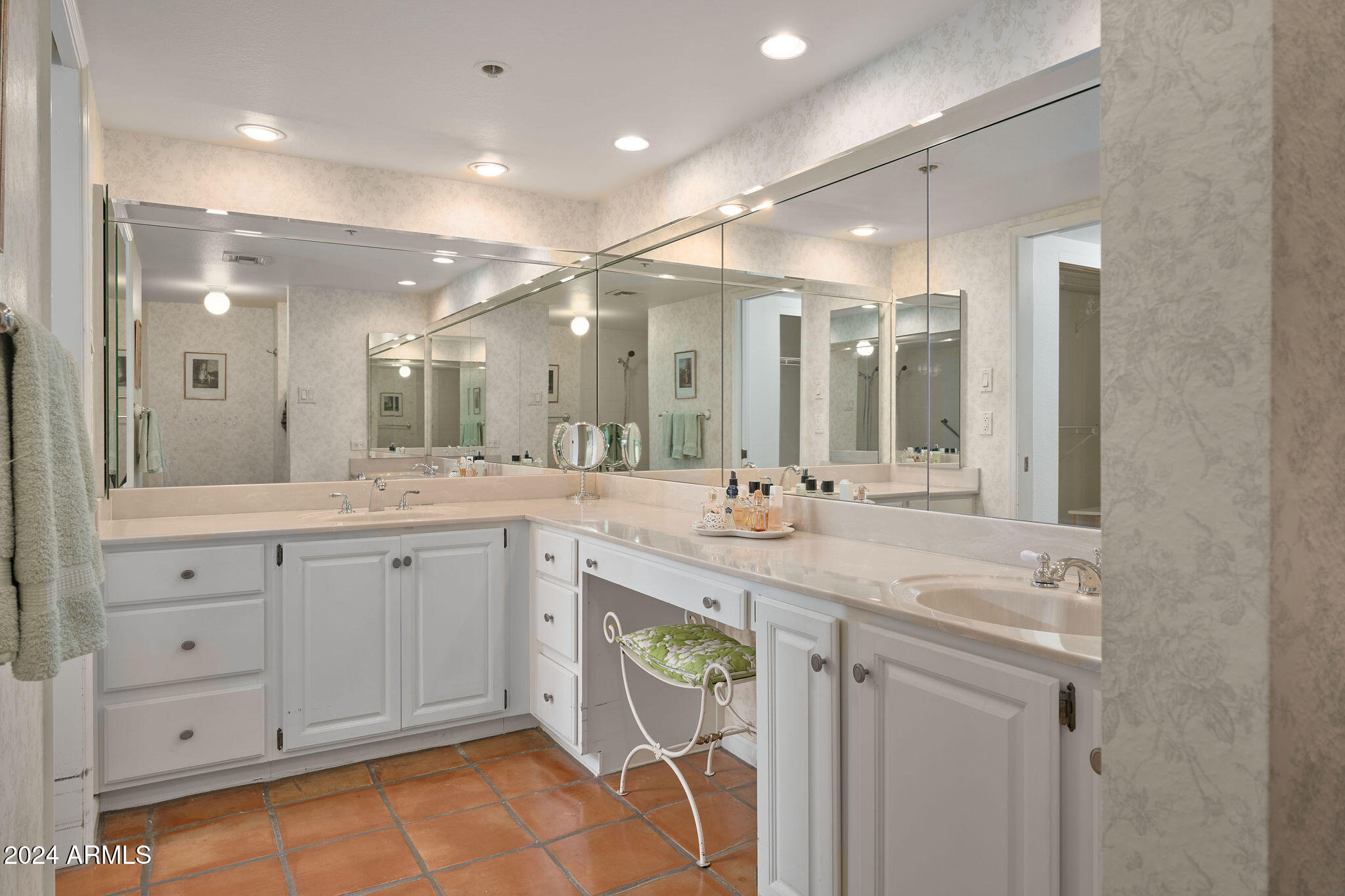 7870 E Camelback Road, 204