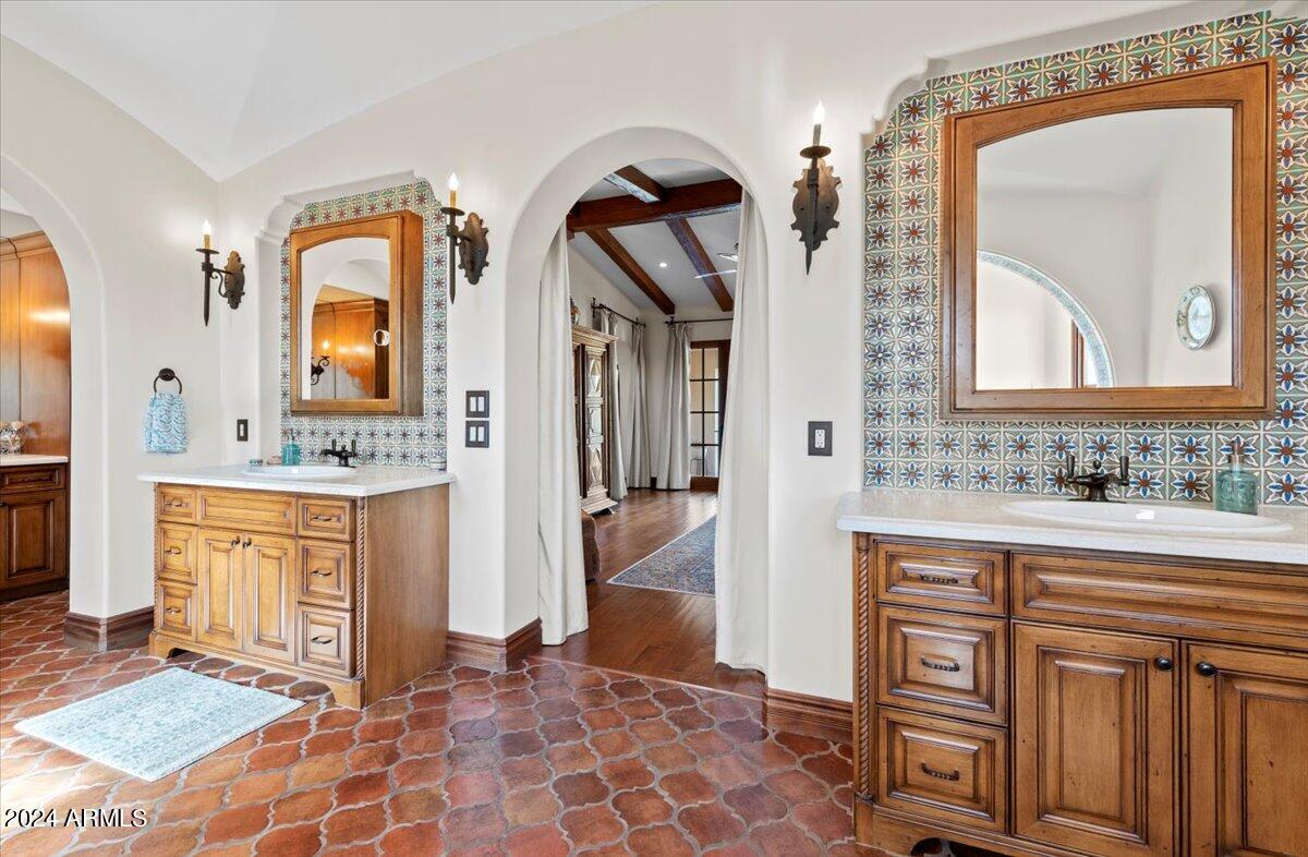 4417 N Camino Allenada