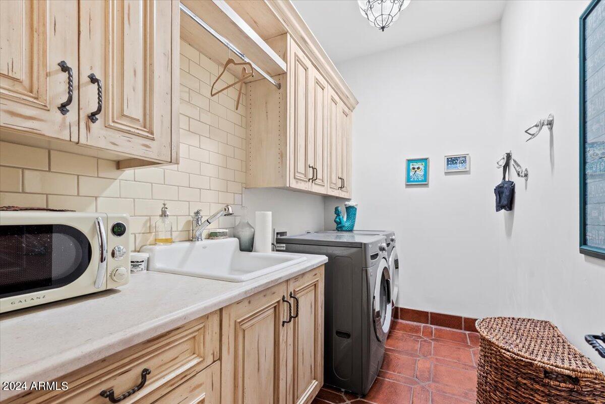 4417 N Camino Allenada