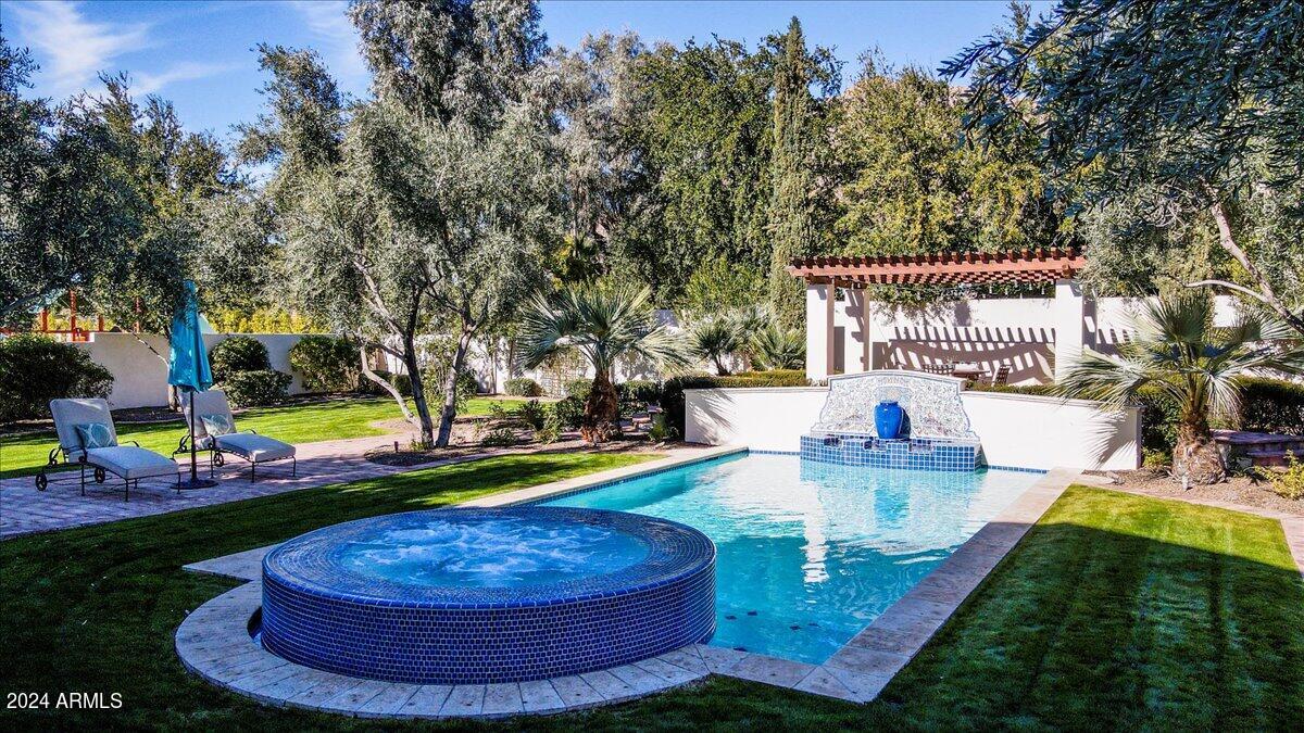 4417 N Camino Allenada
