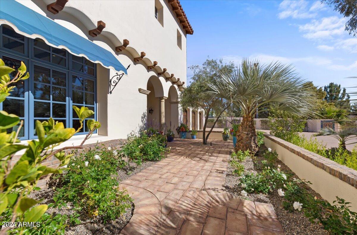 4417 N Camino Allenada