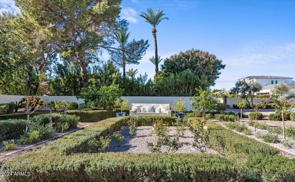 4417 N Camino Allenada