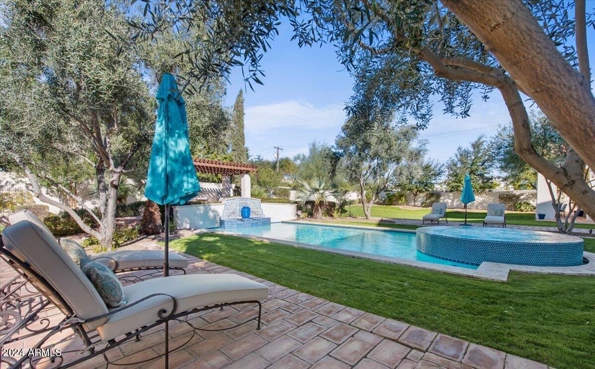 4417 N Camino Allenada