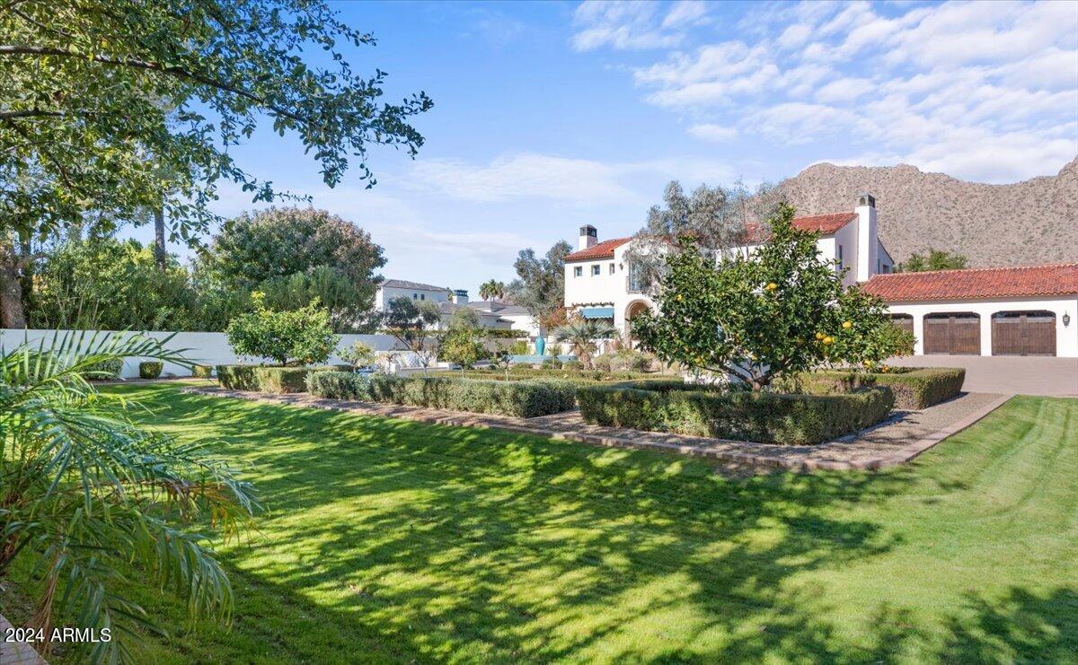 4417 N Camino Allenada