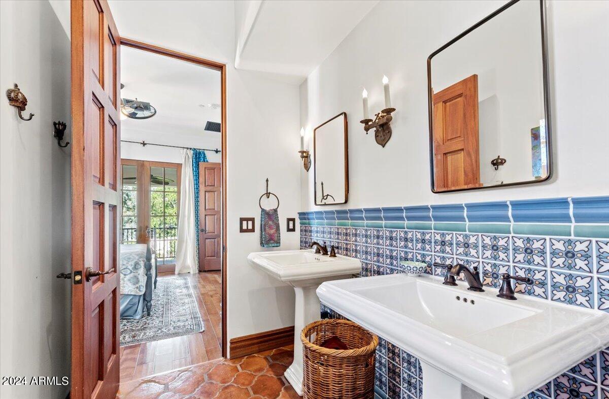 4417 N Camino Allenada