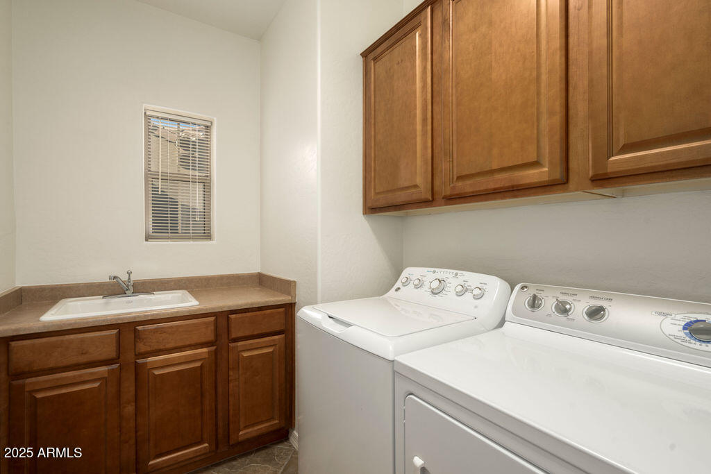 3935 E ROUGH RIDER Road, 1207