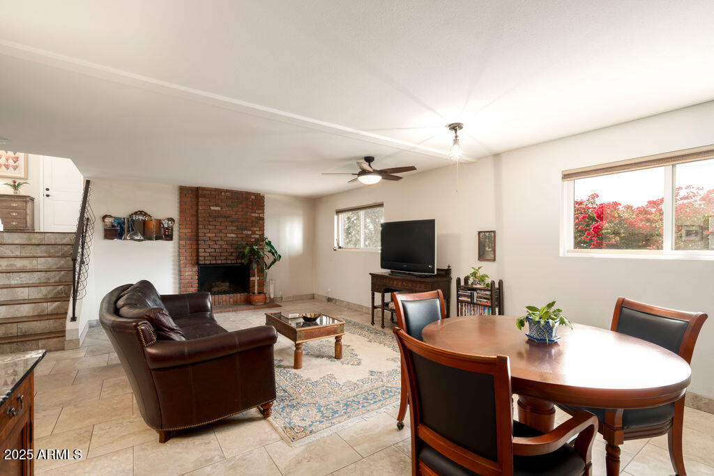 2235 E VISTA Avenue