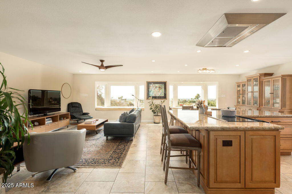 2235 E VISTA Avenue
