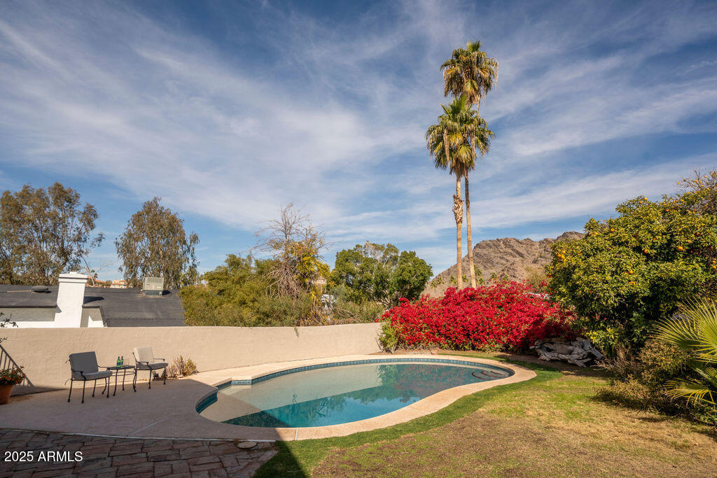 2235 E VISTA Avenue