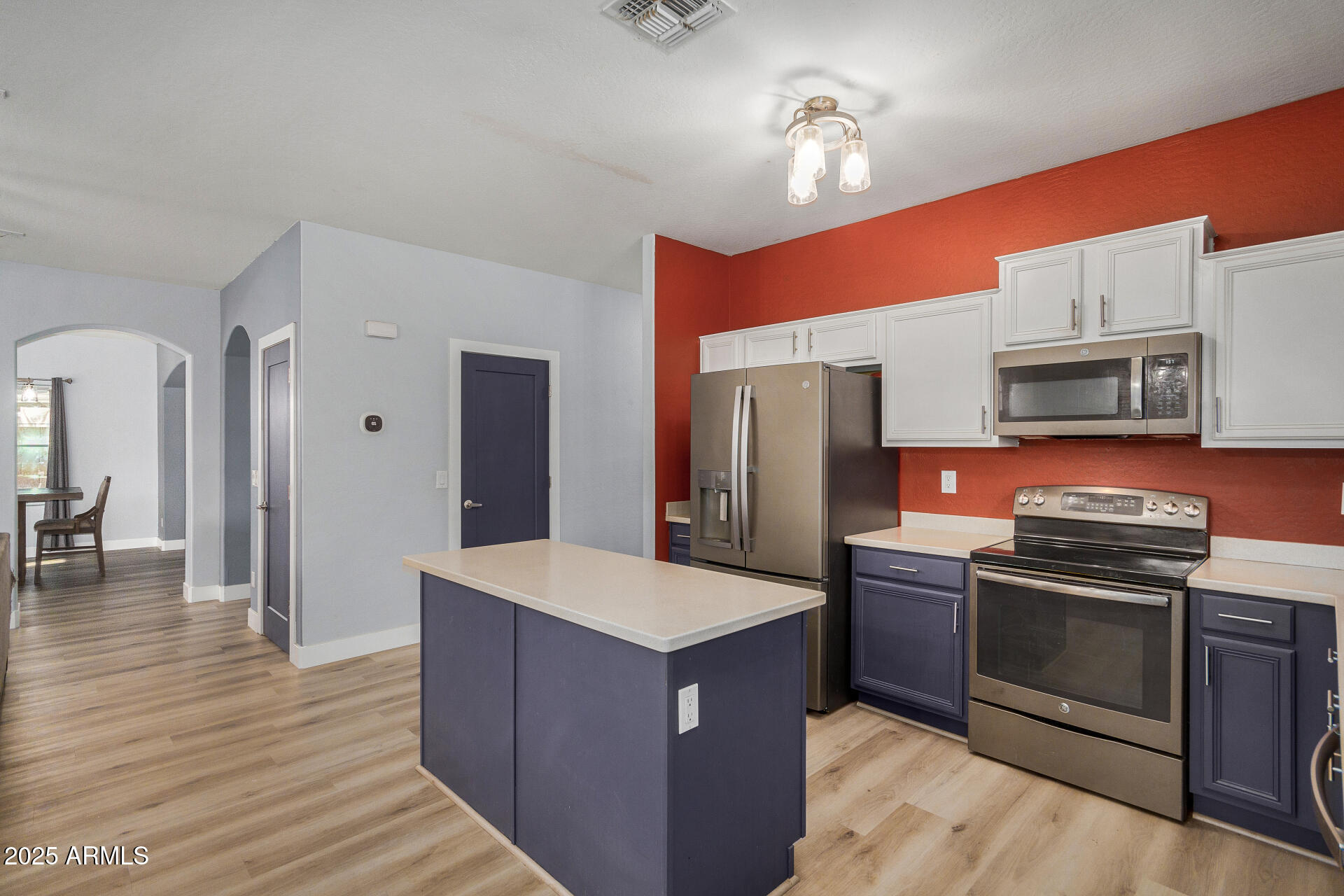 13305 W INDIANOLA Avenue