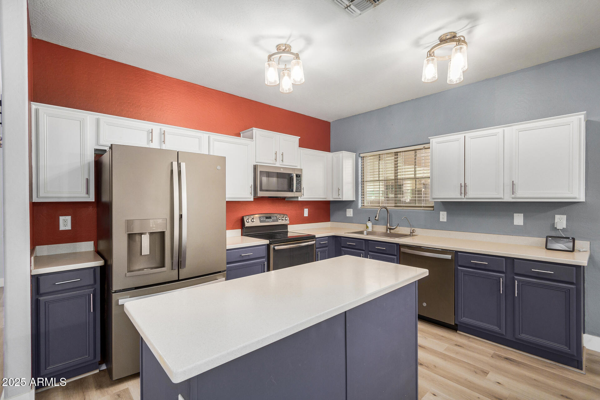13305 W INDIANOLA Avenue