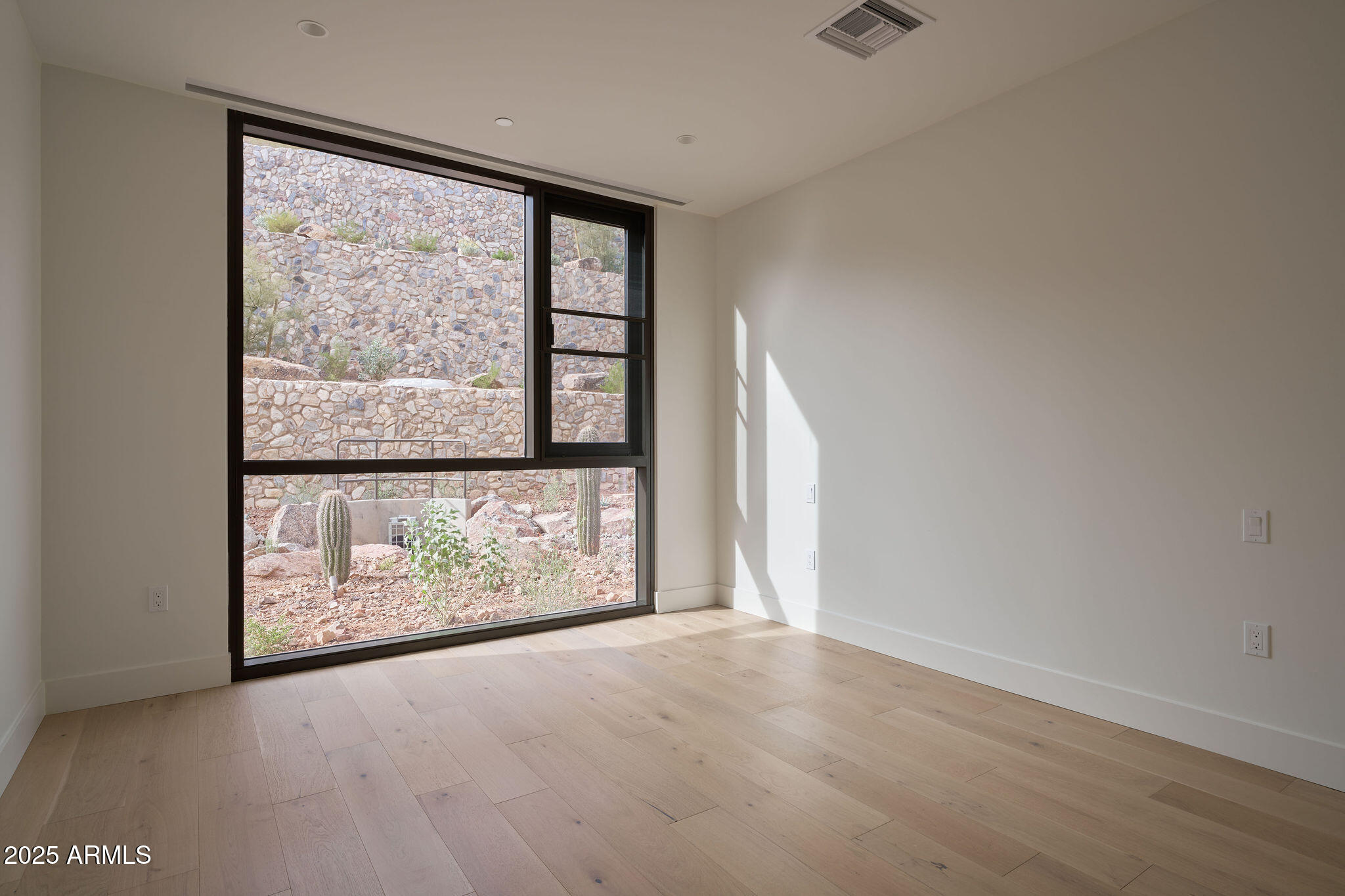 5000 N Camelback Ridge Road 109