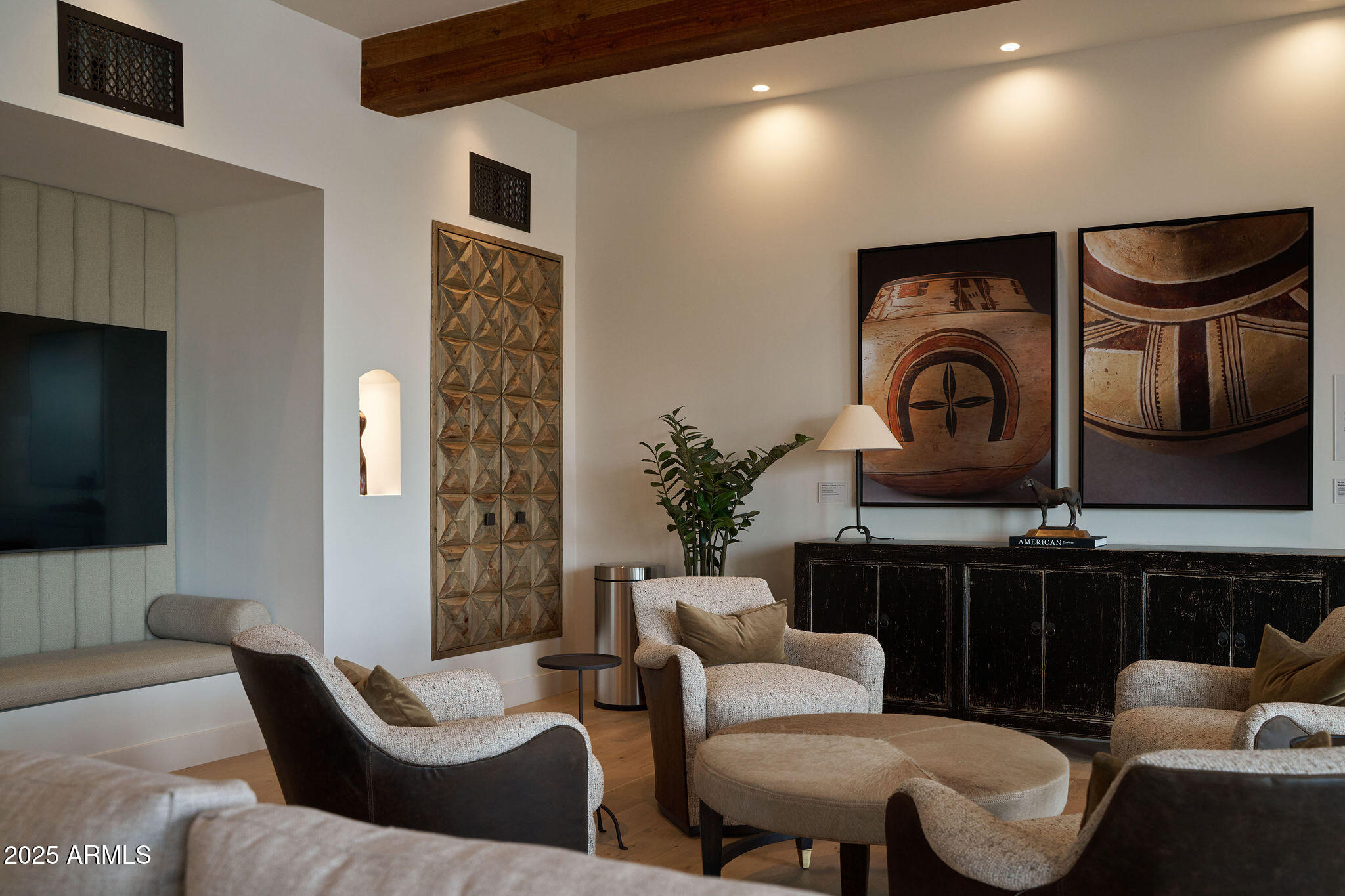 5000 N Camelback Ridge Road 109