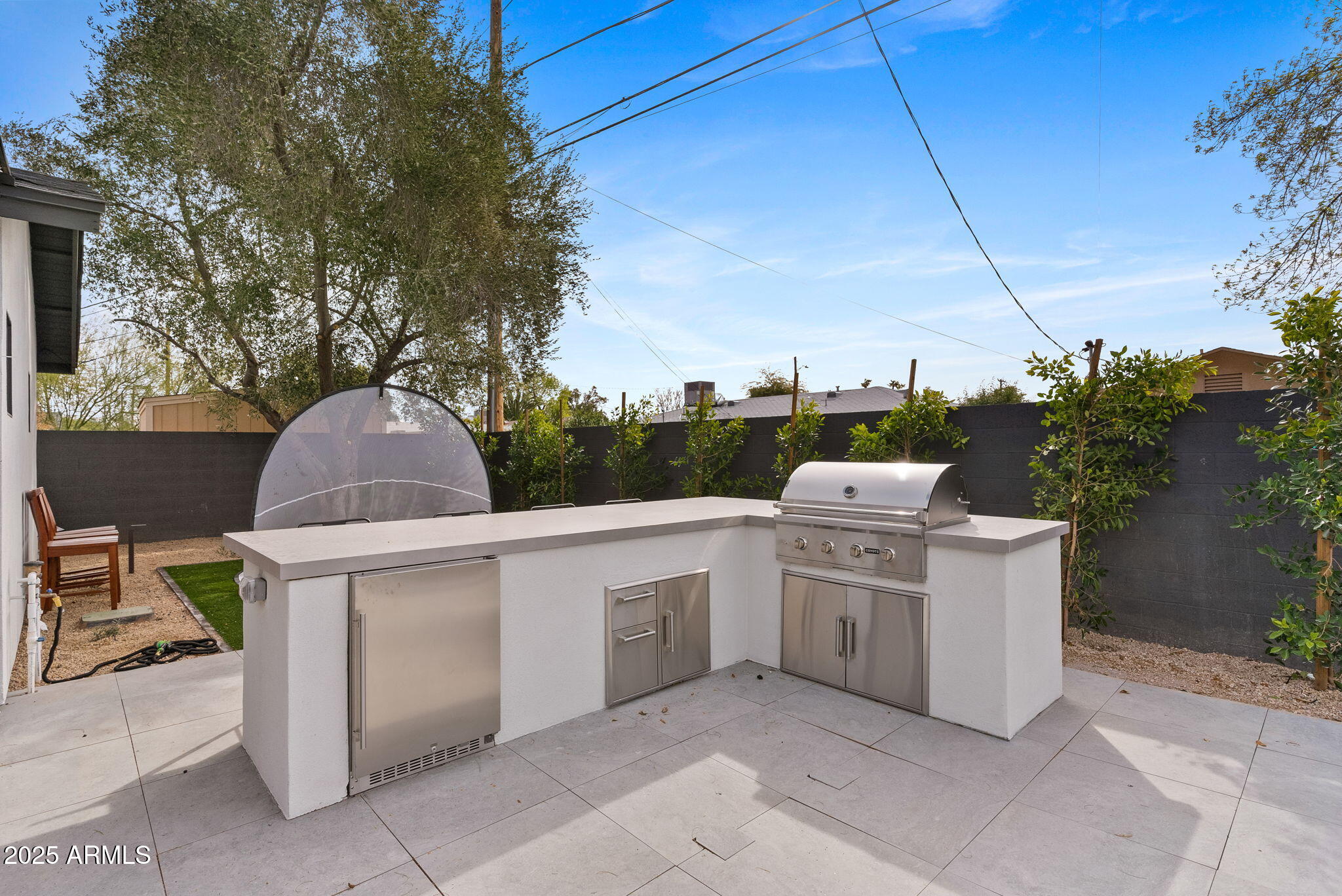 3033 E ROMA Avenue