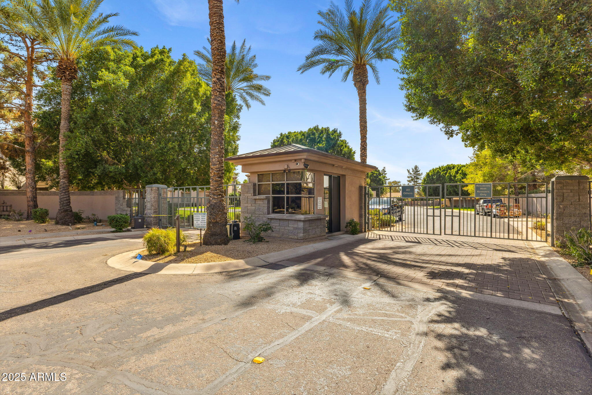 7282 E DEL ACERO Drive