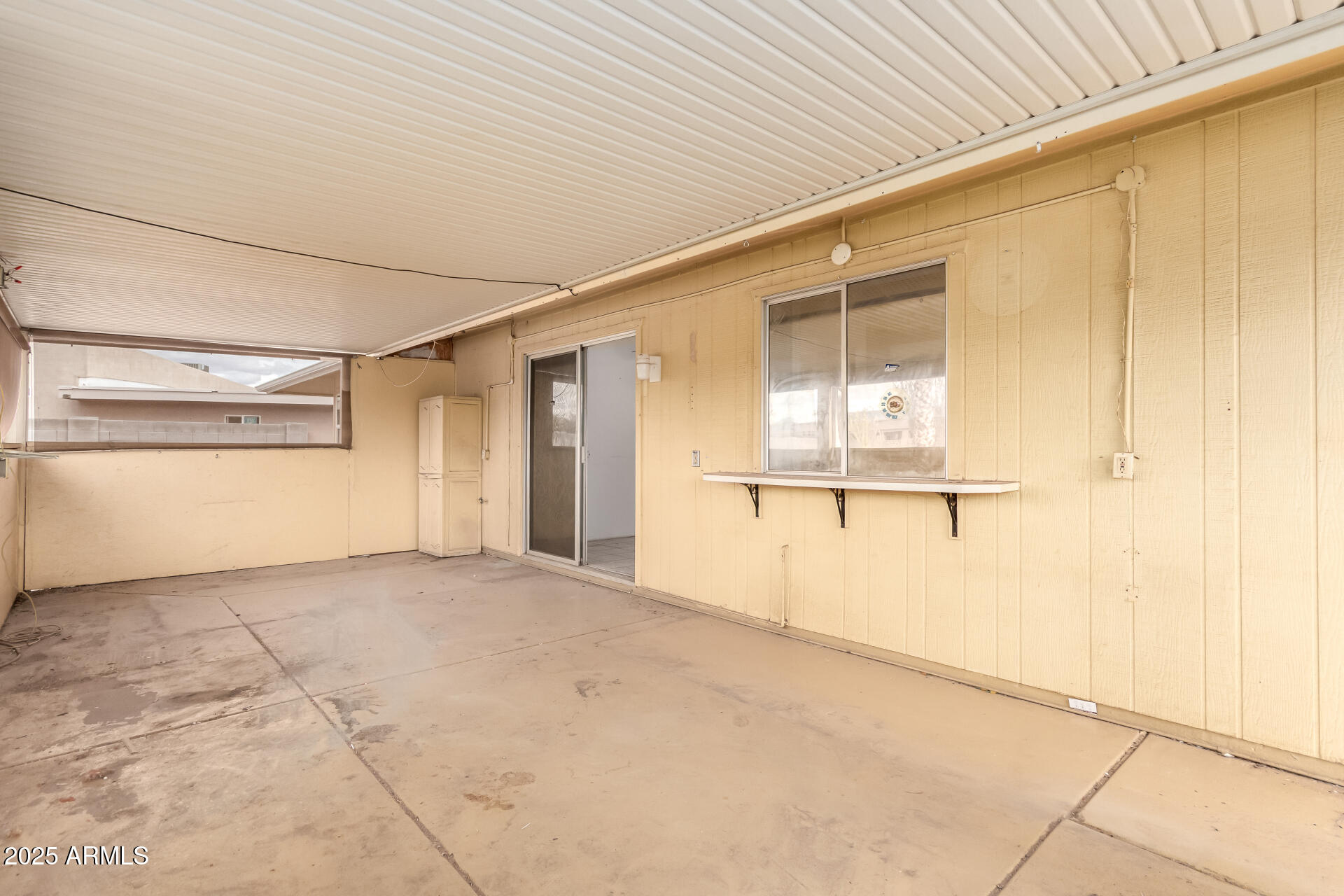 9213 W NEWPORT Drive