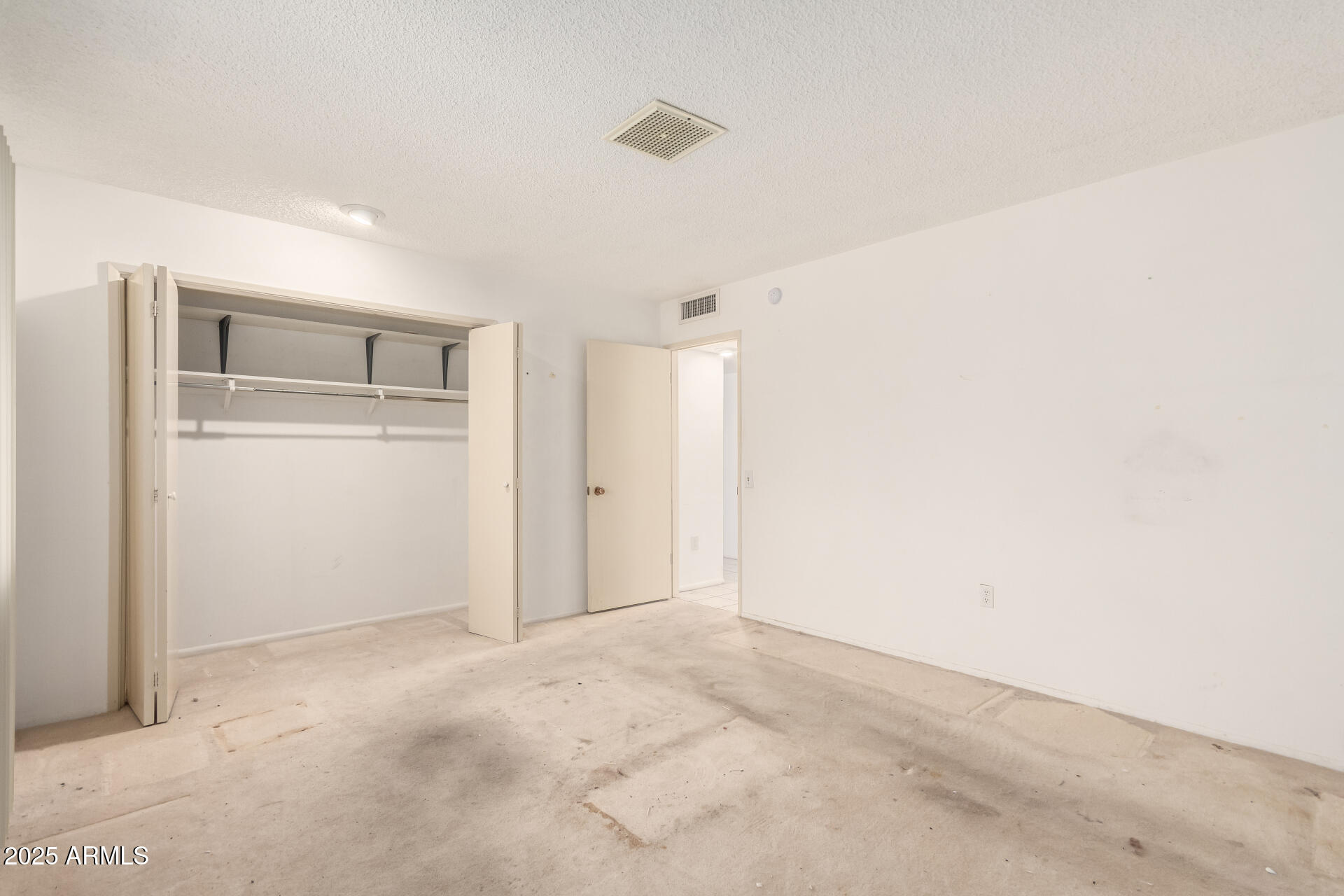 9213 W NEWPORT Drive