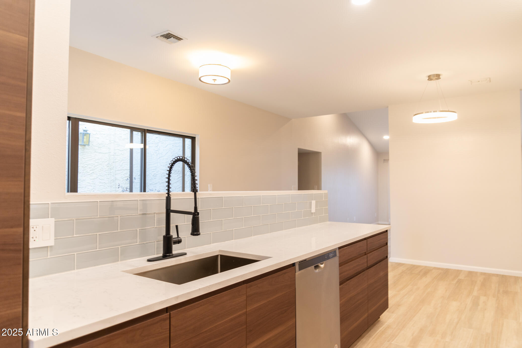 5121 N 79th Place
