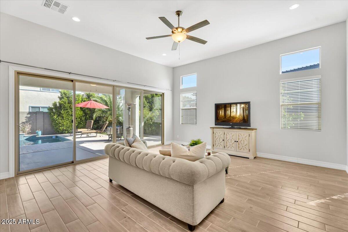 3648 E ARABIAN Drive