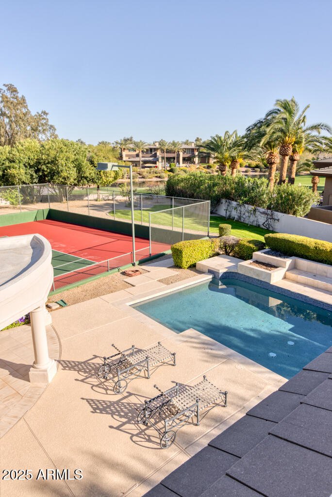 7630 E VAQUERO Drive