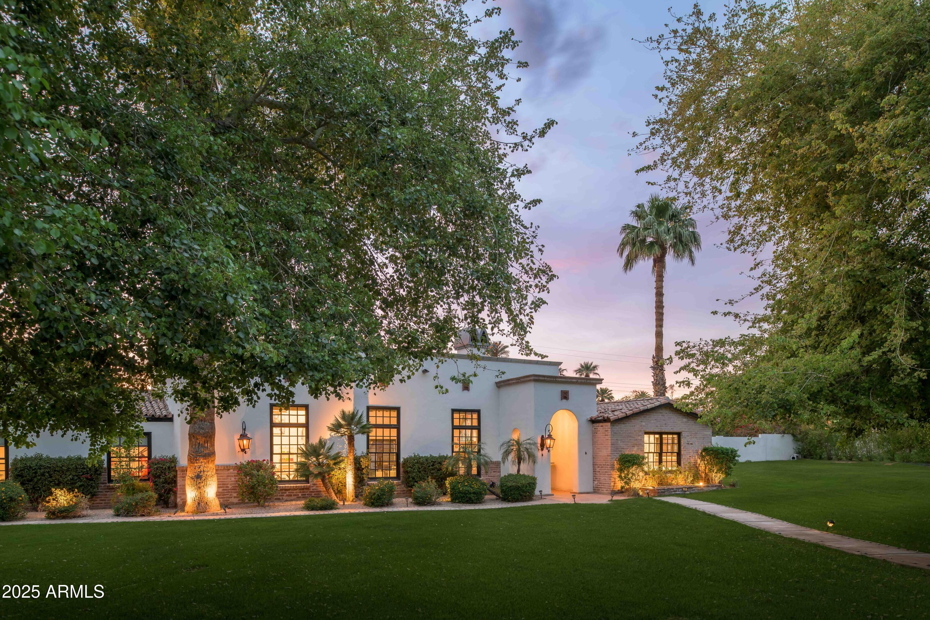 4616 N ROYAL PALM Circle