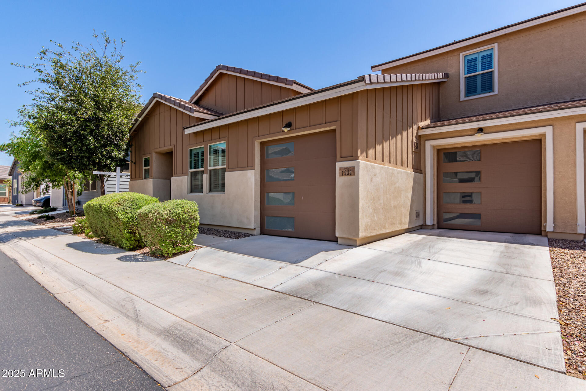 1931 E LANTANA Drive