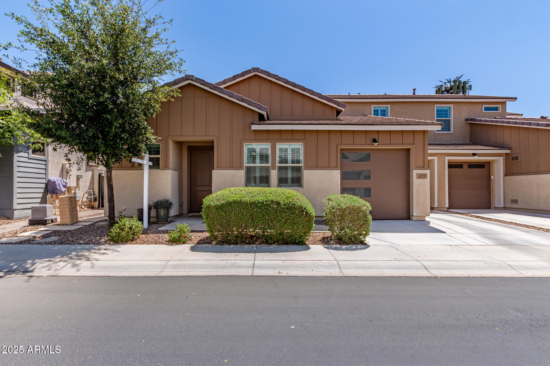 1931 E LANTANA Drive