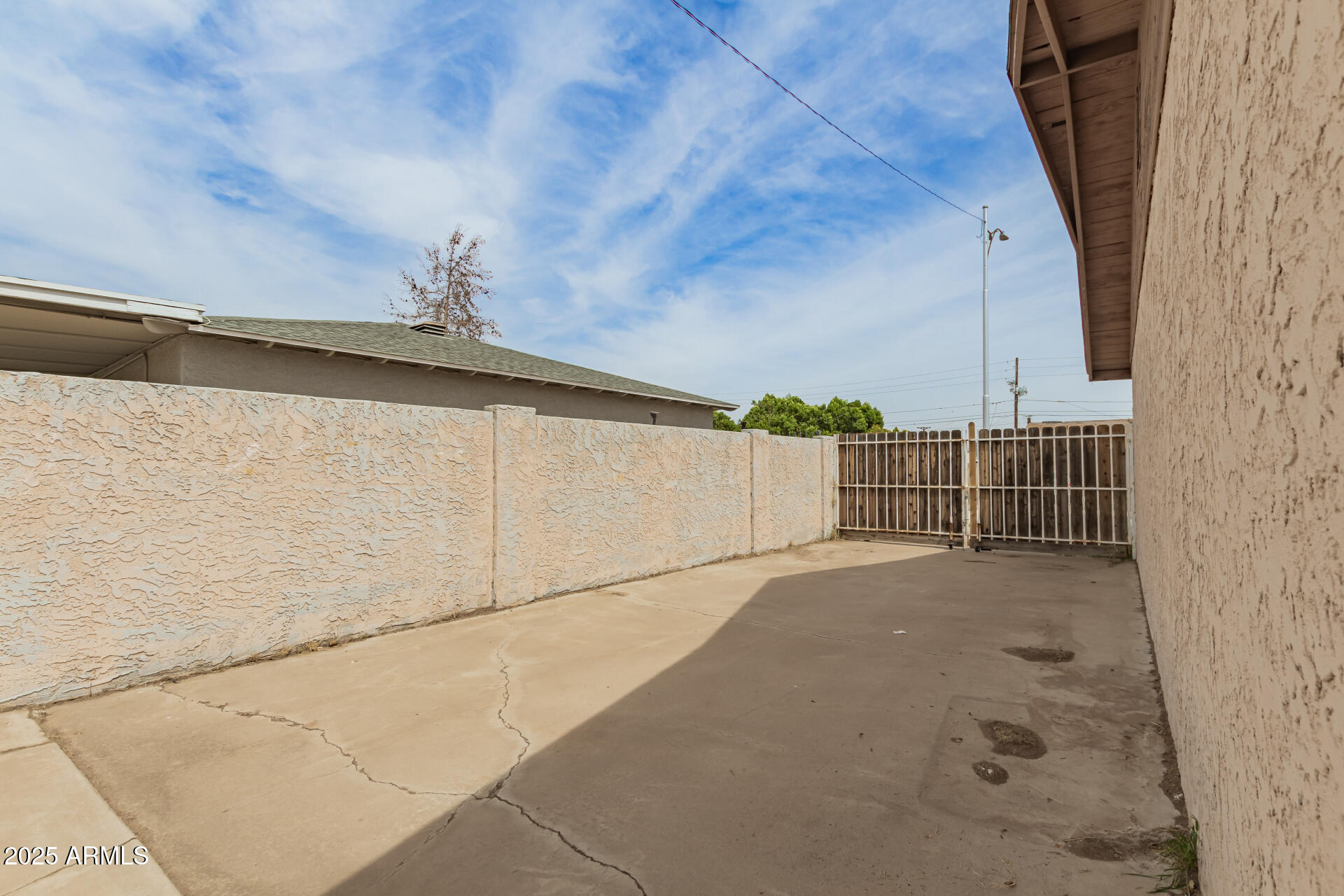 3028 N 40th Lane