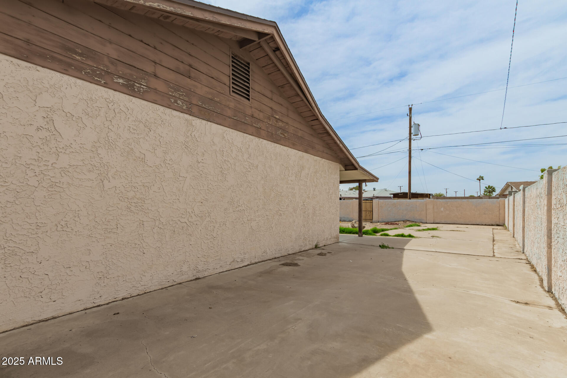 3028 N 40th Lane