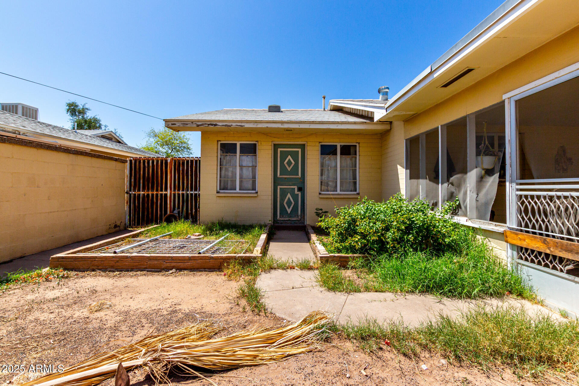 1913 N 22ND Place