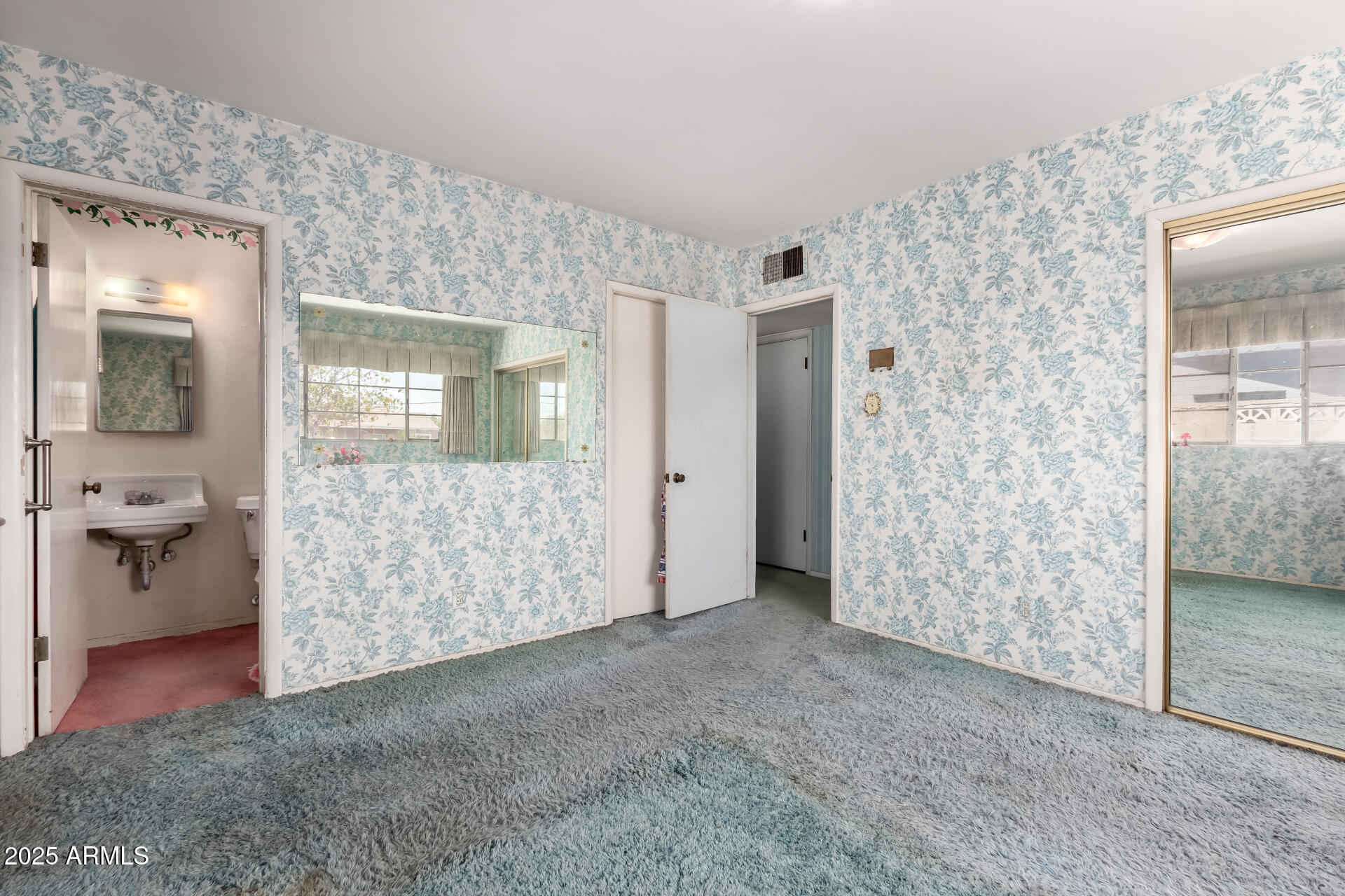 1913 N 22ND Place
