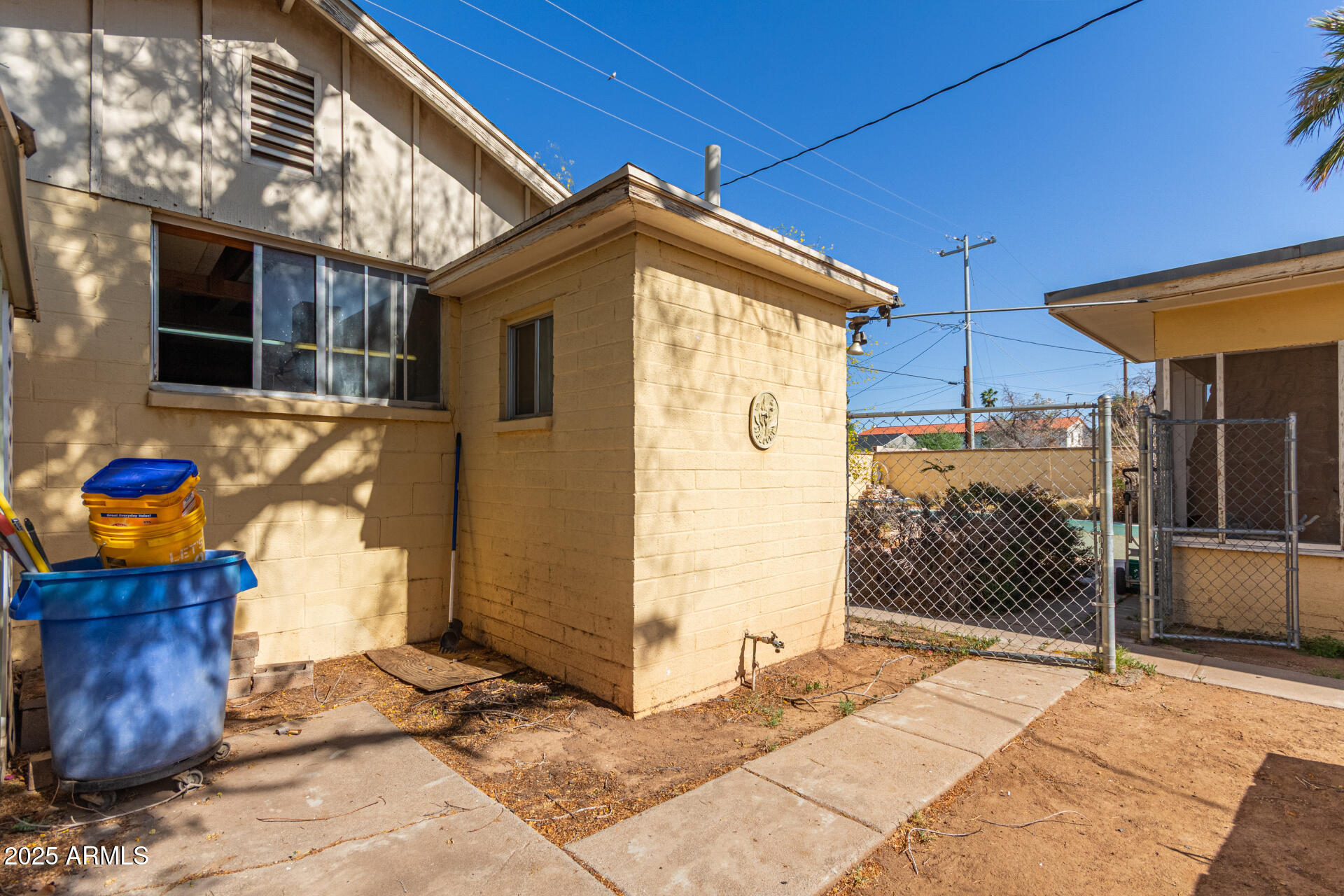 1913 N 22ND Place