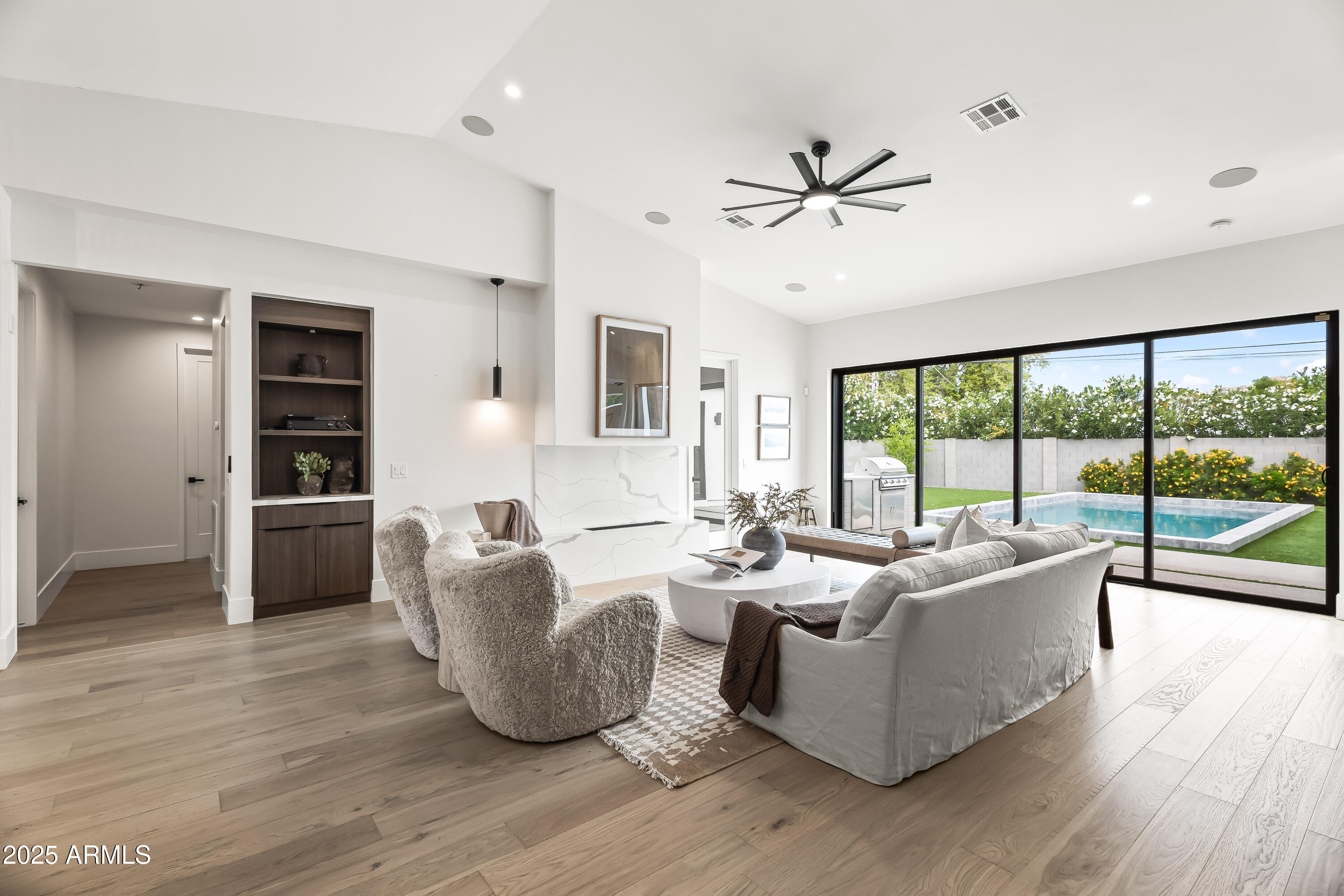 5410 E VERDE Lane