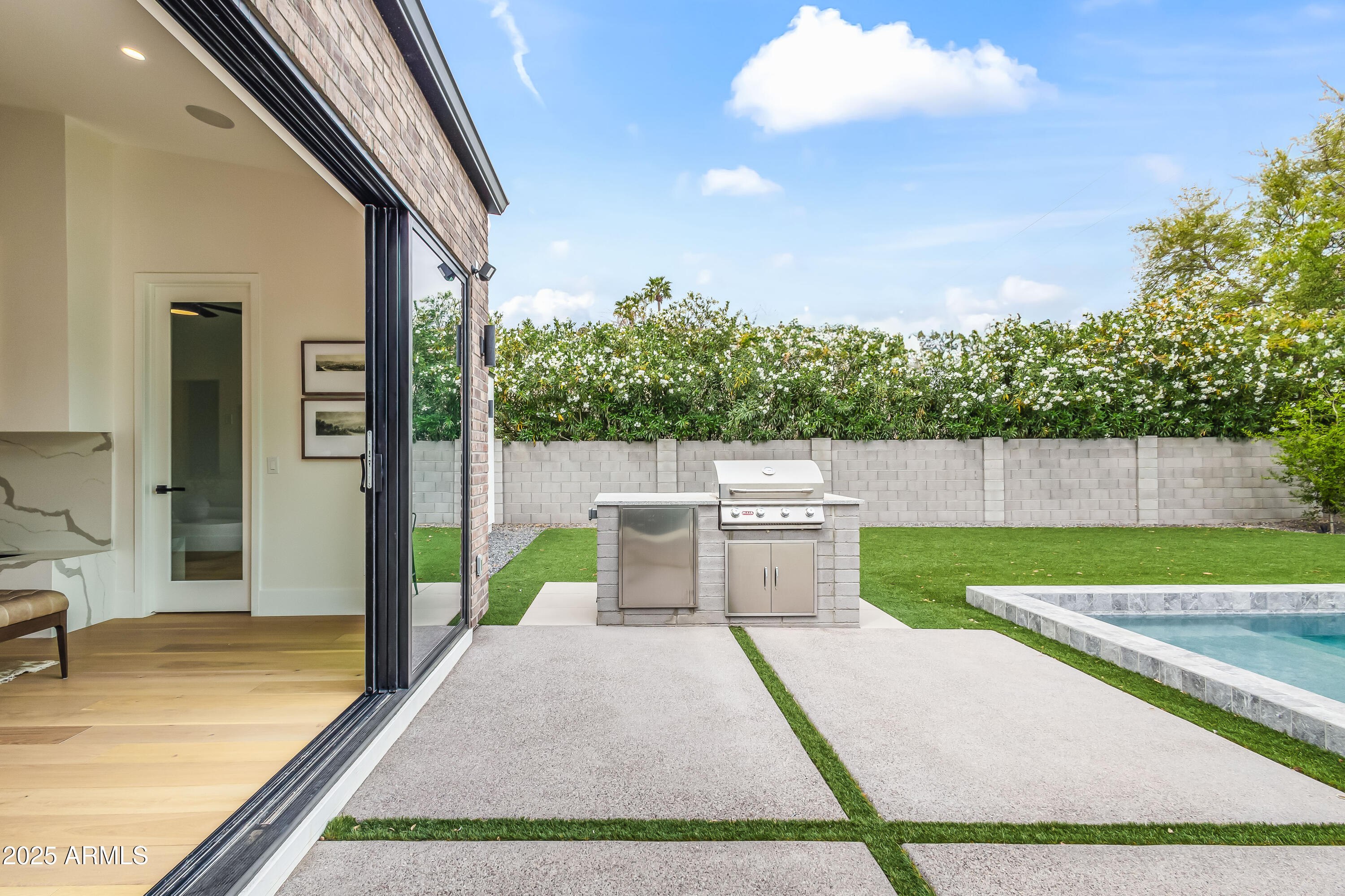 5410 E VERDE Lane