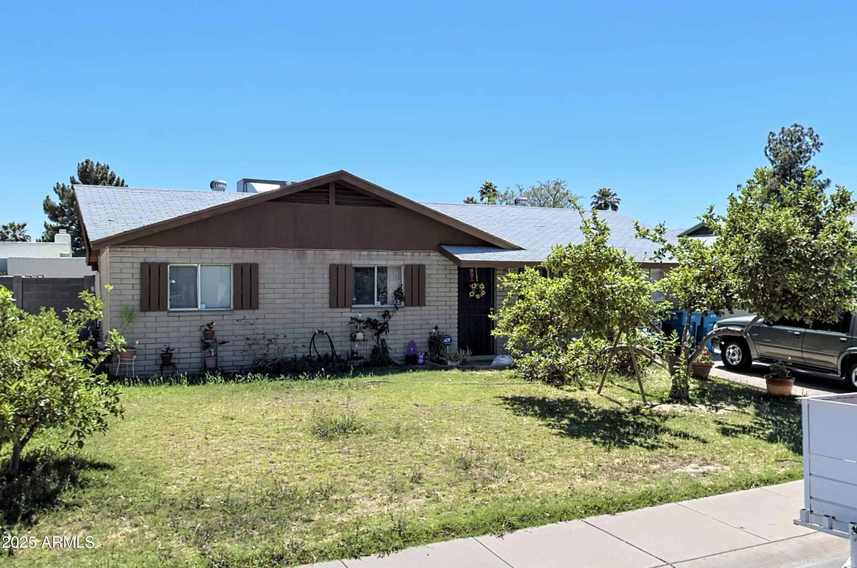 2929 W SUNNYSIDE Drive