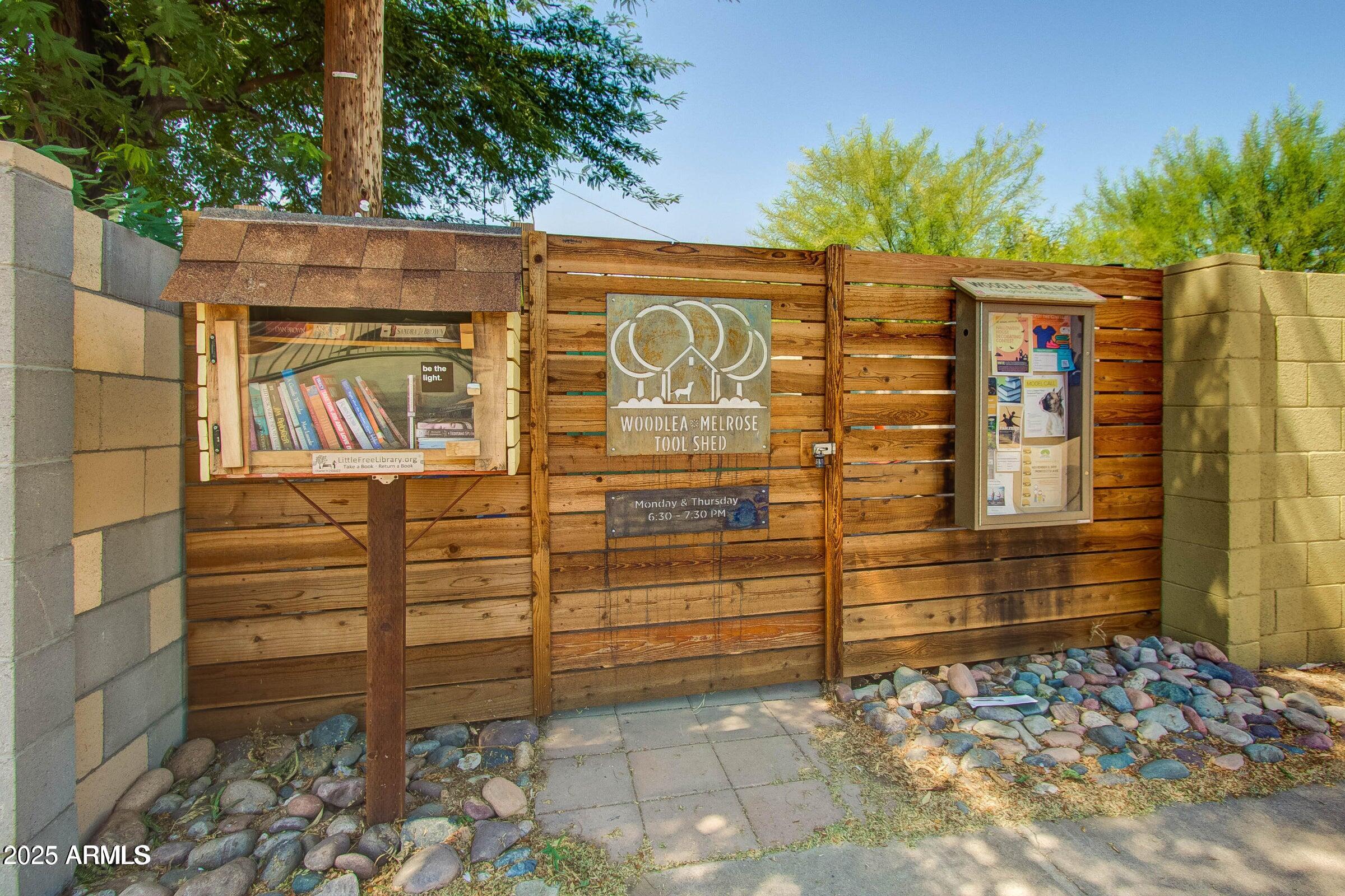 1106 W GLENROSA Avenue