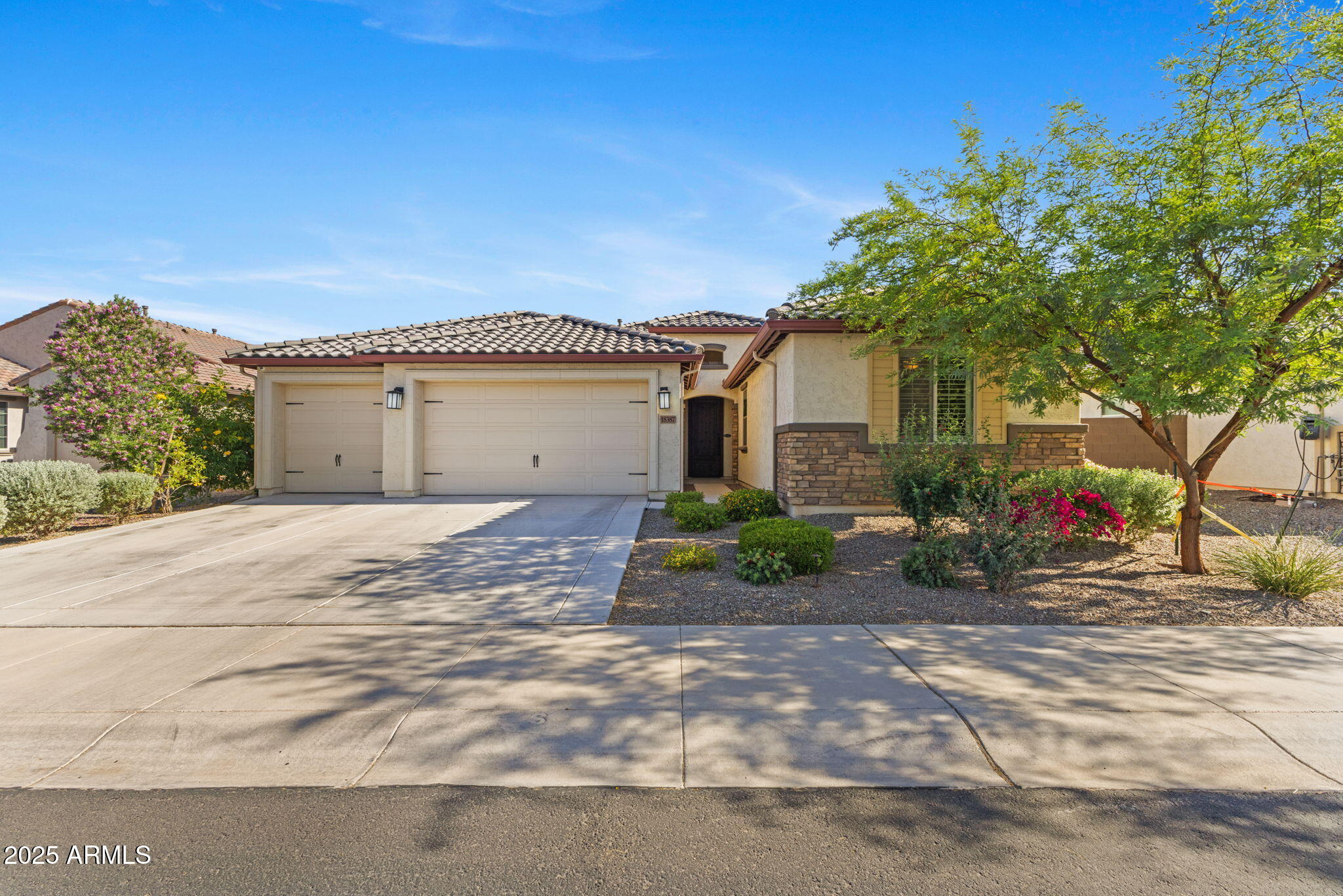 18387 W MOUNTAIN SKY Avenue