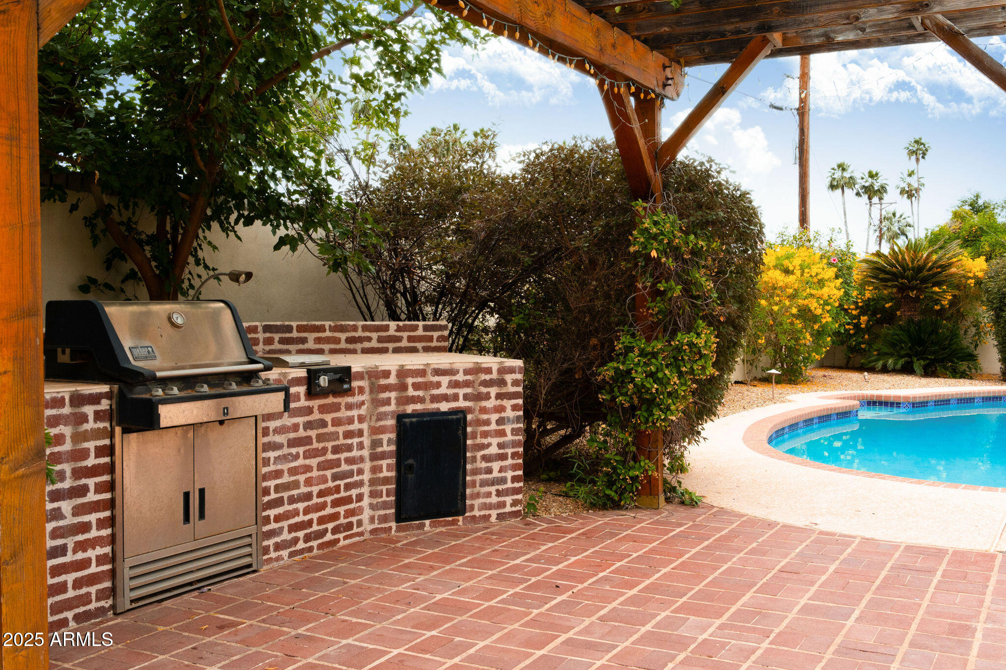 6311 E CALLE ROSA