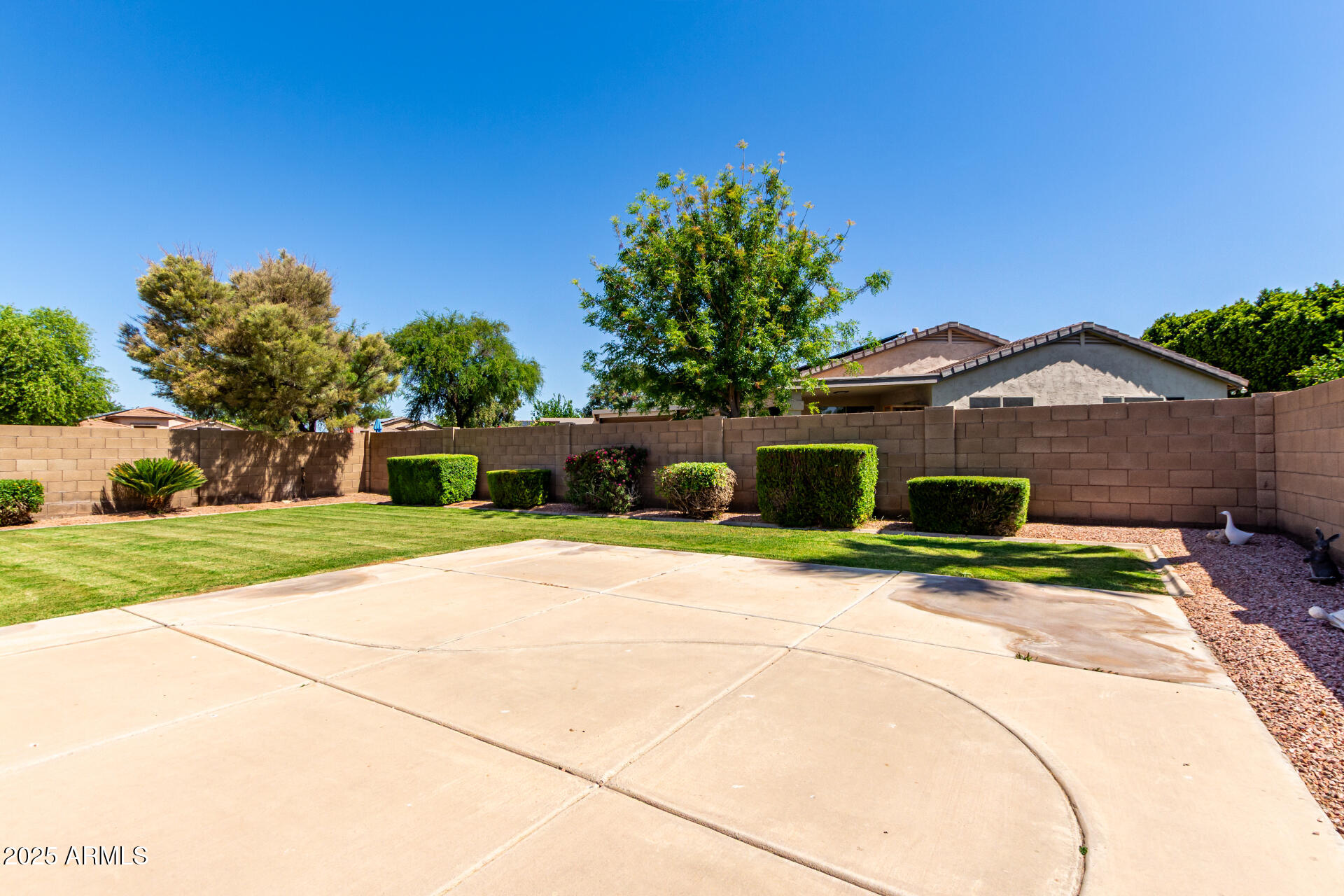 2732 E TYSON Street