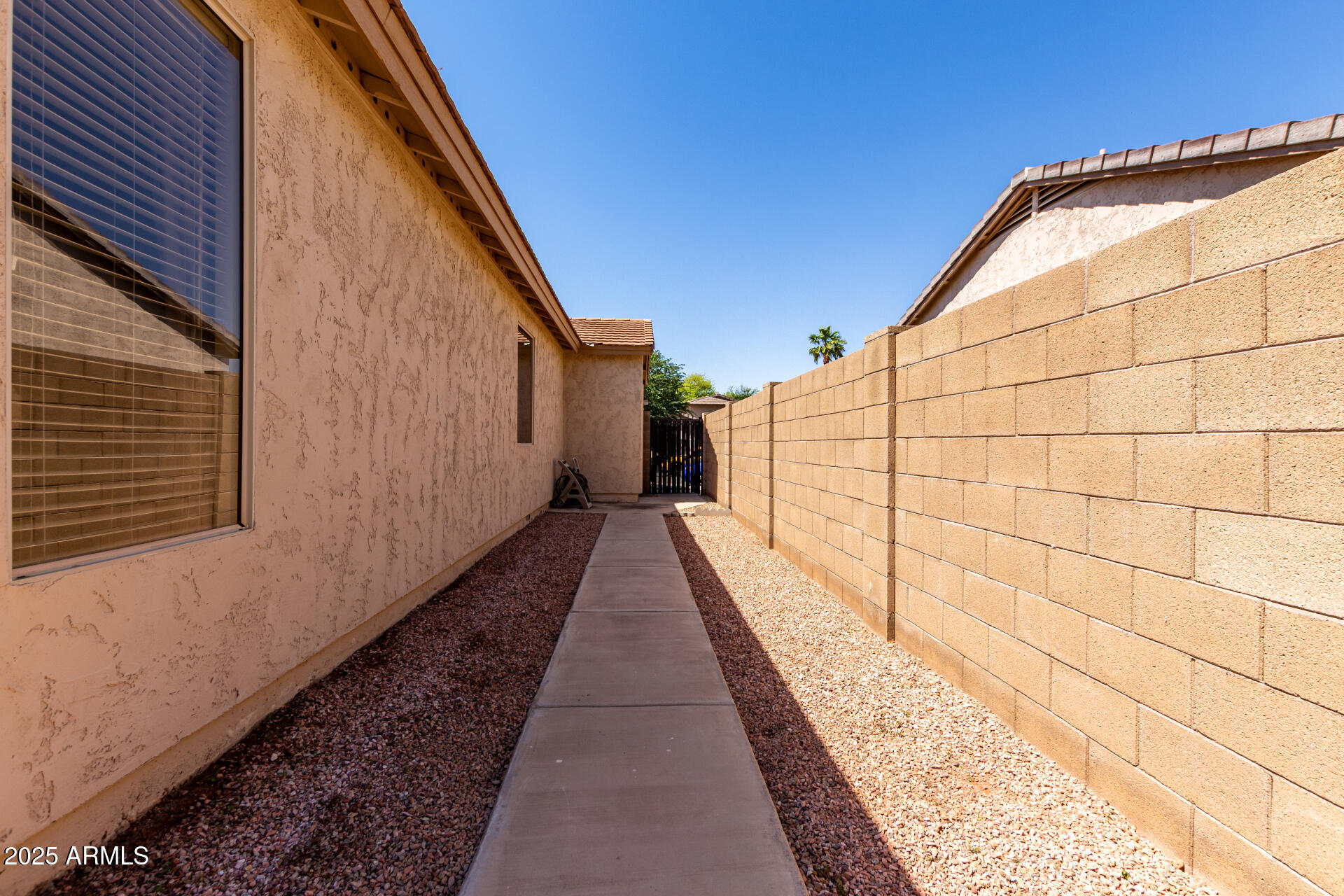 2732 E TYSON Street