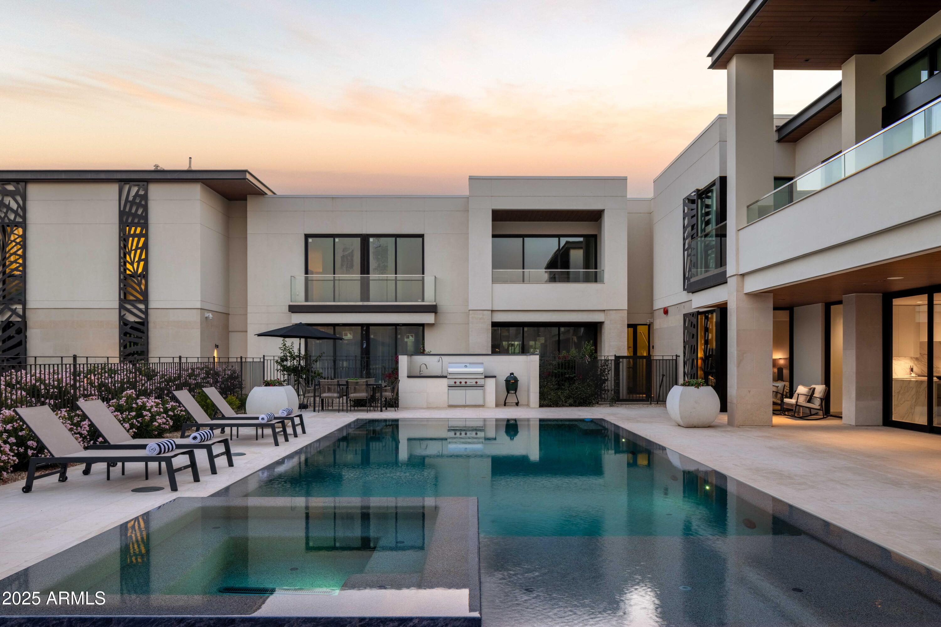 6587 N PALMERAIE Boulevard 1050