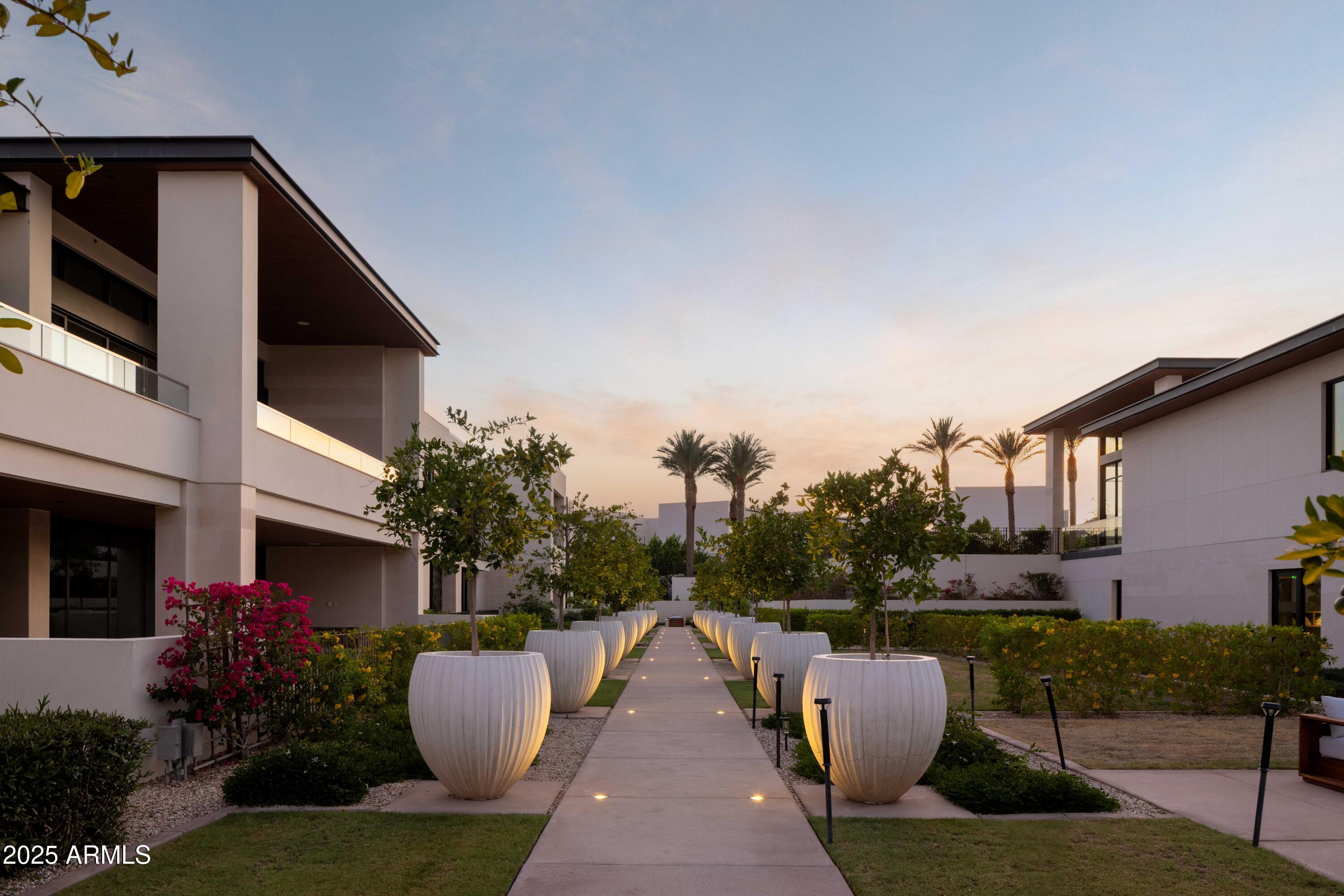 6587 N PALMERAIE Boulevard 1050