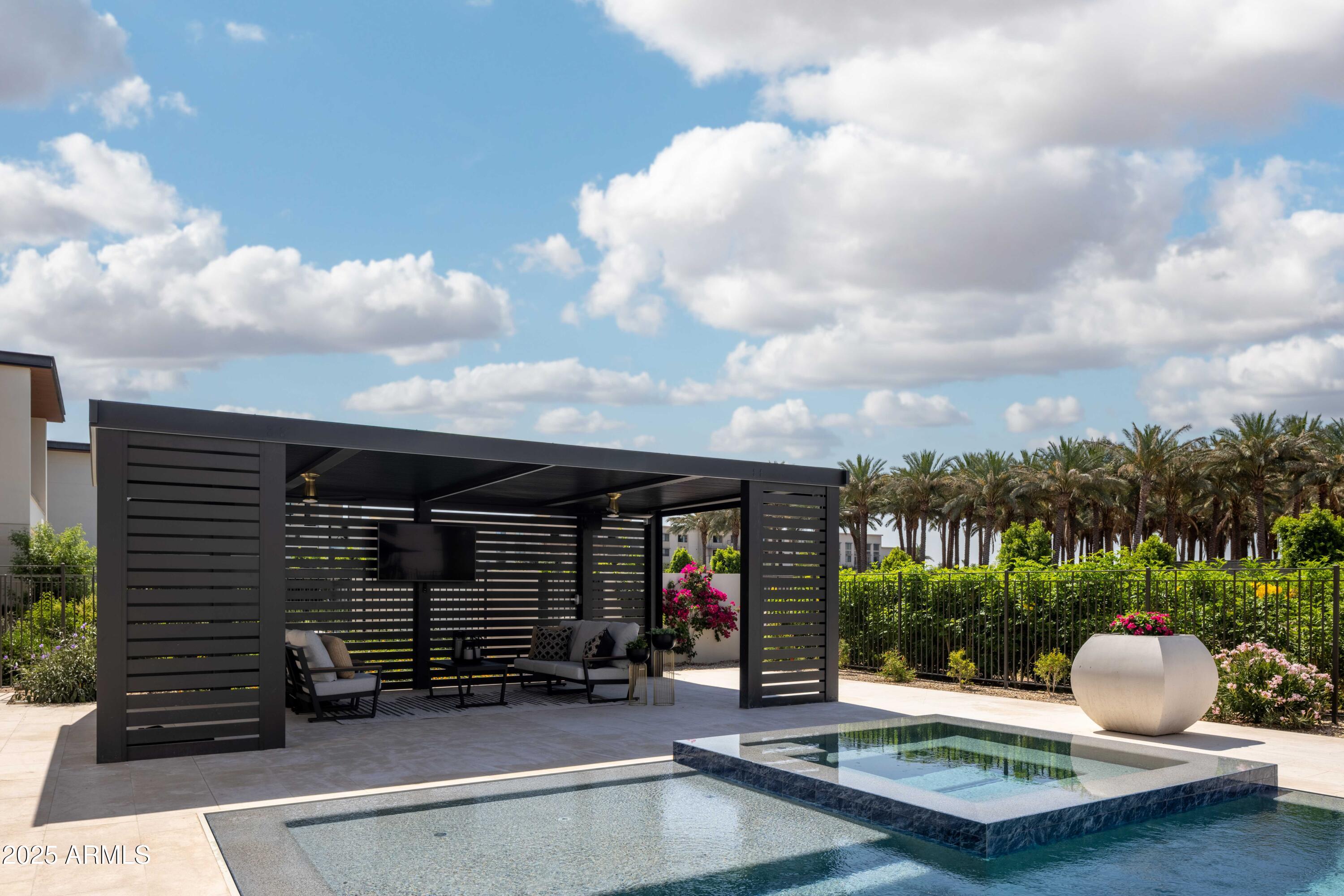 6587 N PALMERAIE Boulevard 1050