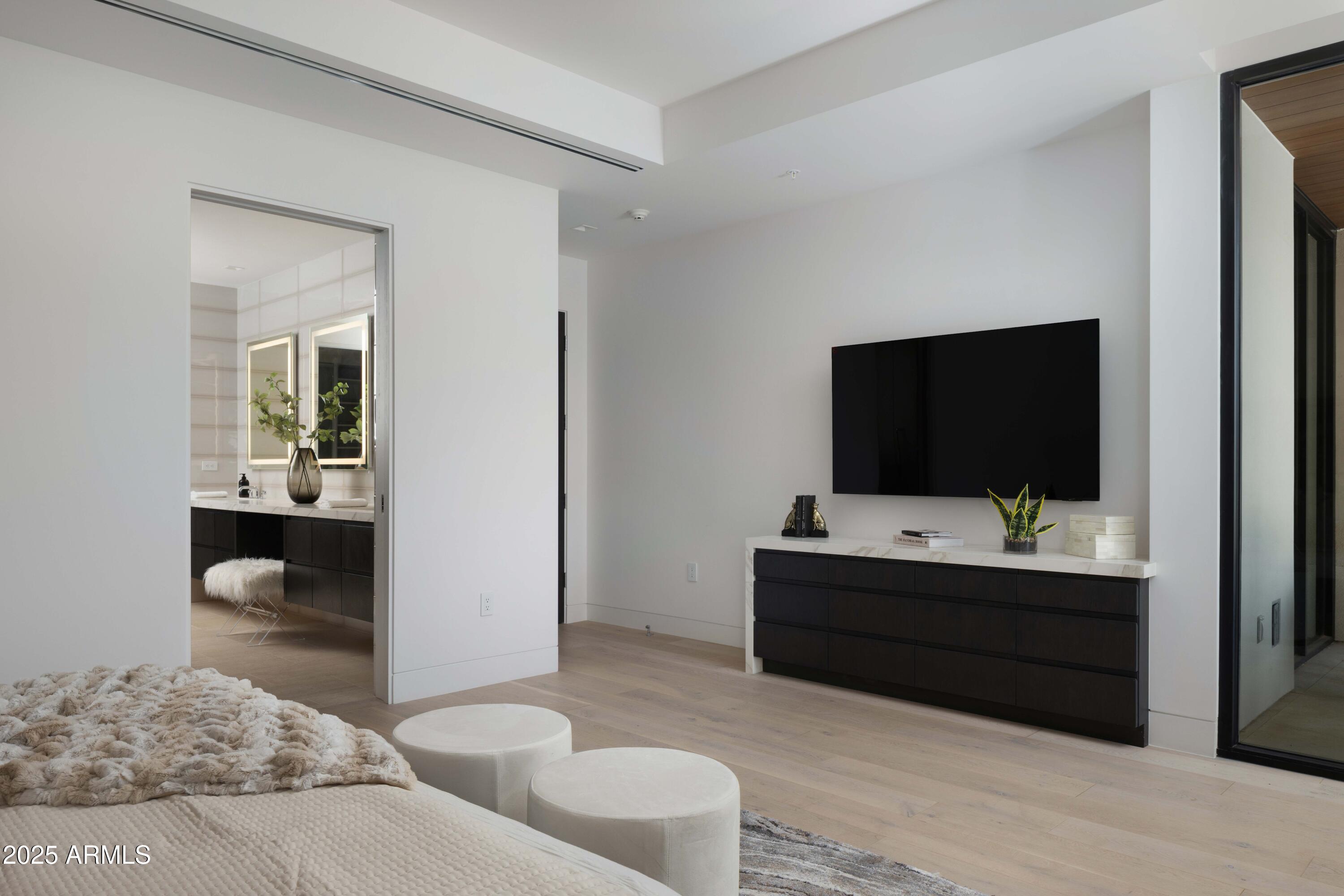 6587 N PALMERAIE Boulevard 1050