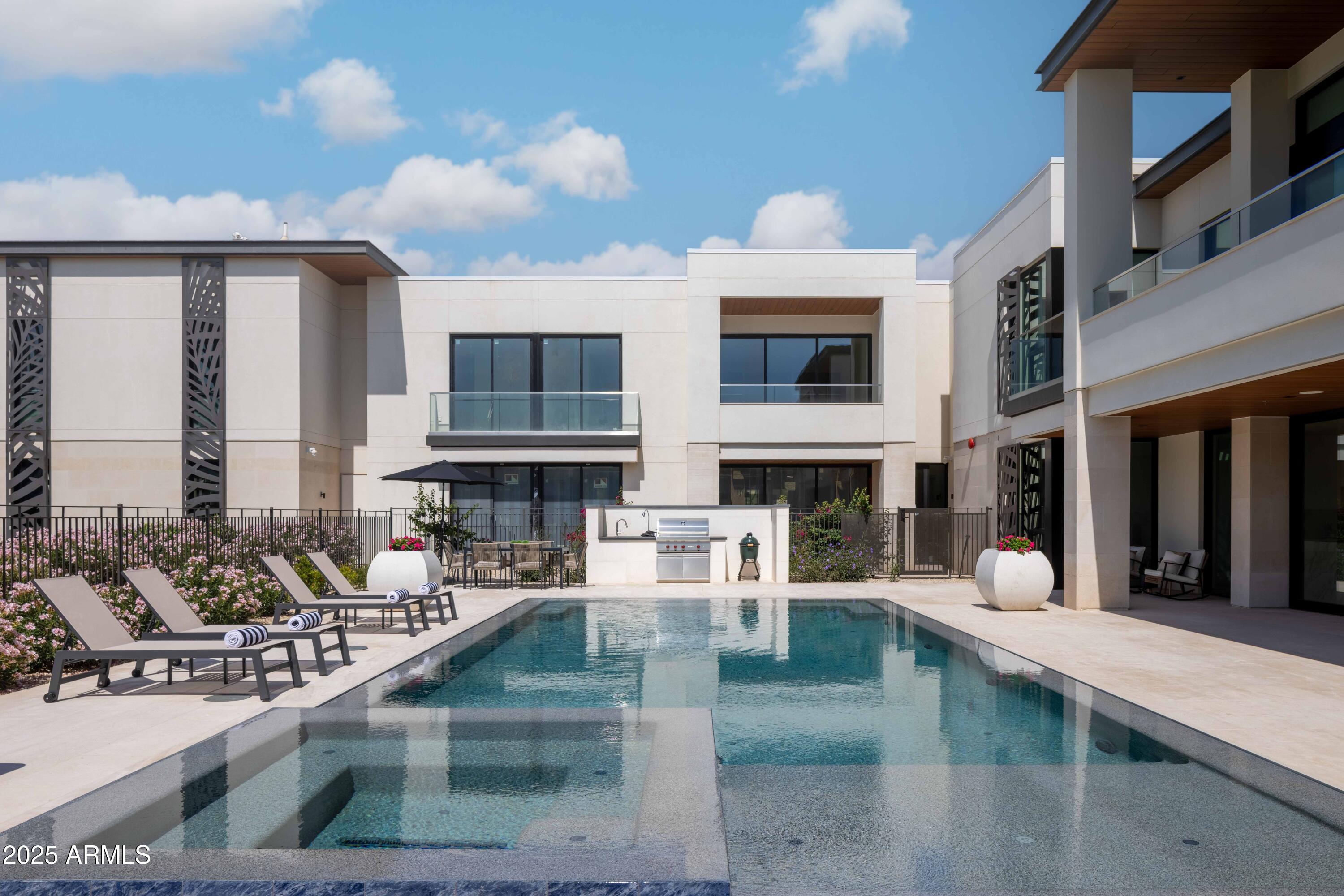 6587 N PALMERAIE Boulevard 1050