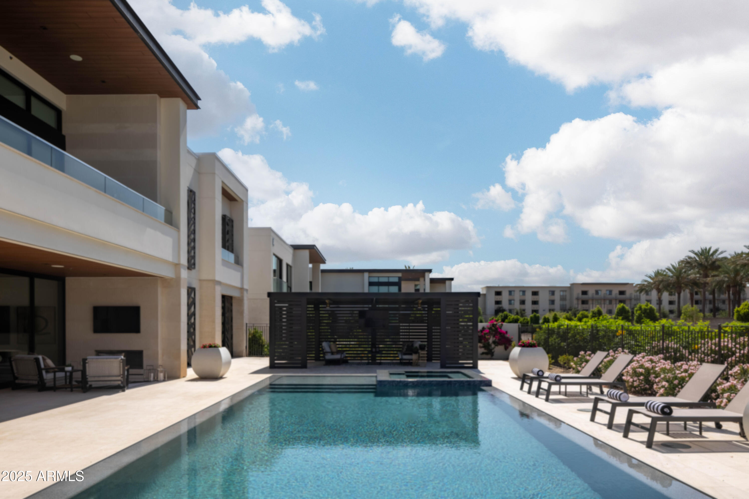 6587 N PALMERAIE Boulevard 1050
