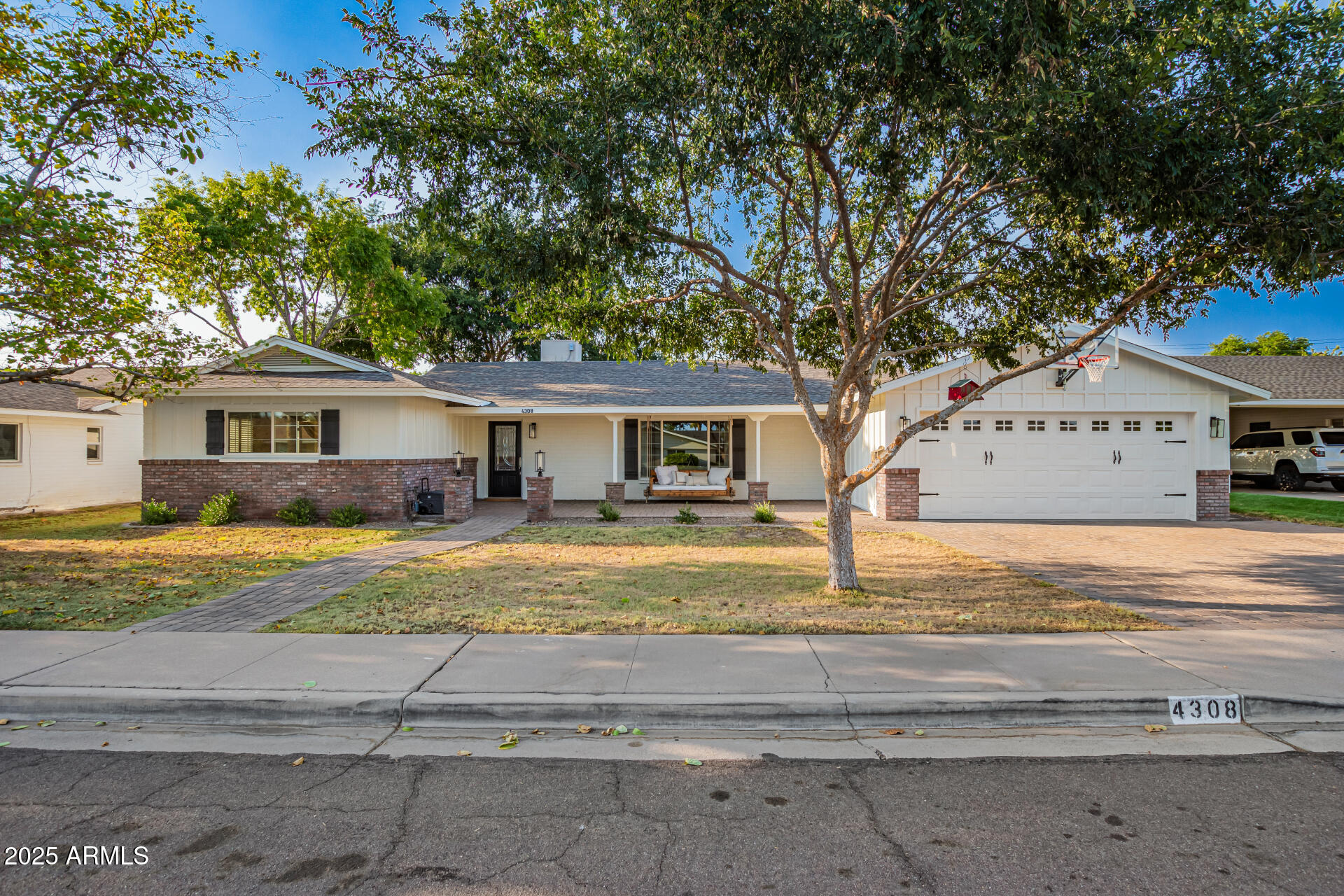 4308 E WELDON Avenue