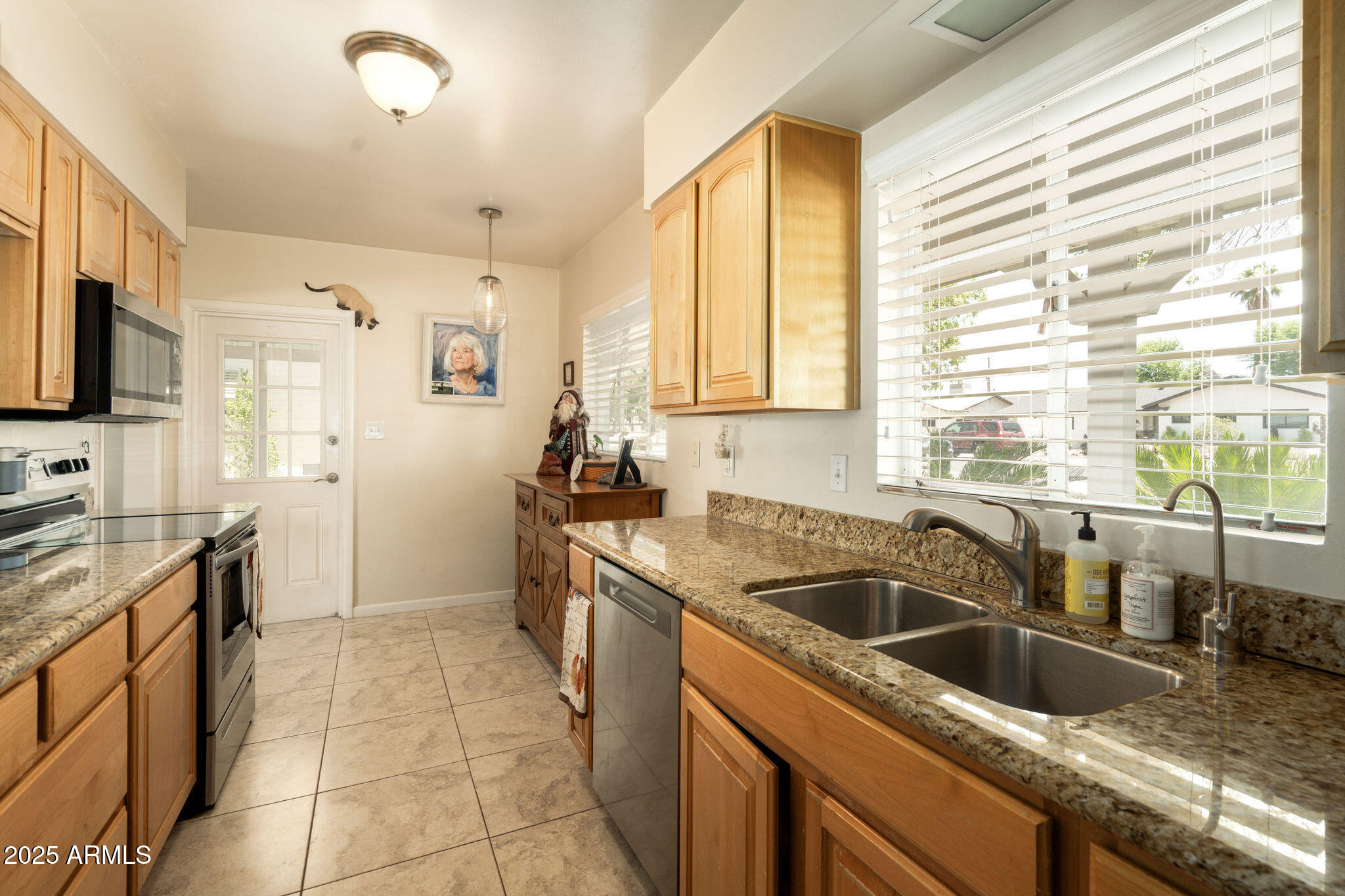 5438 E AVALON Drive
