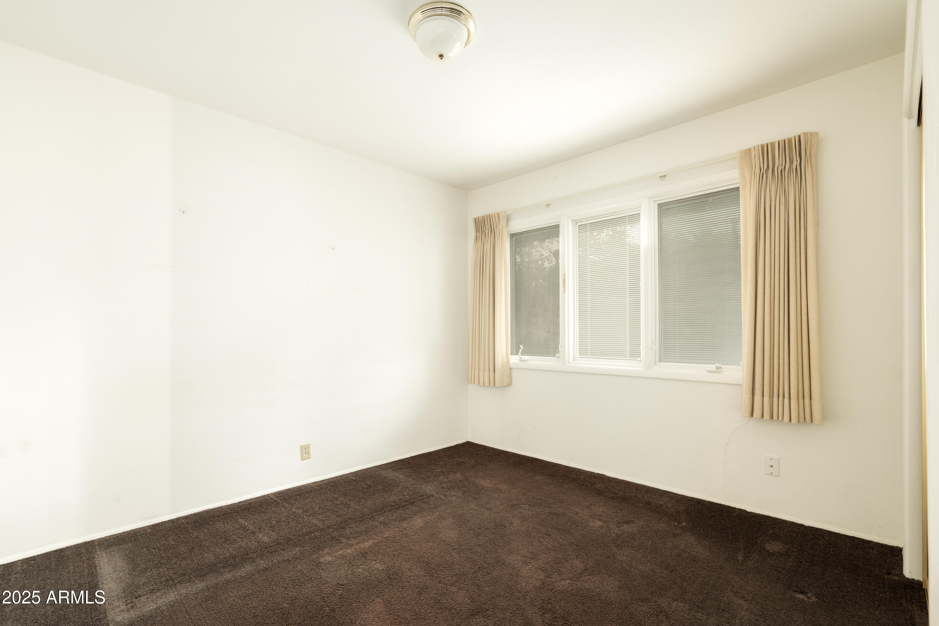 4443 N 46th Place