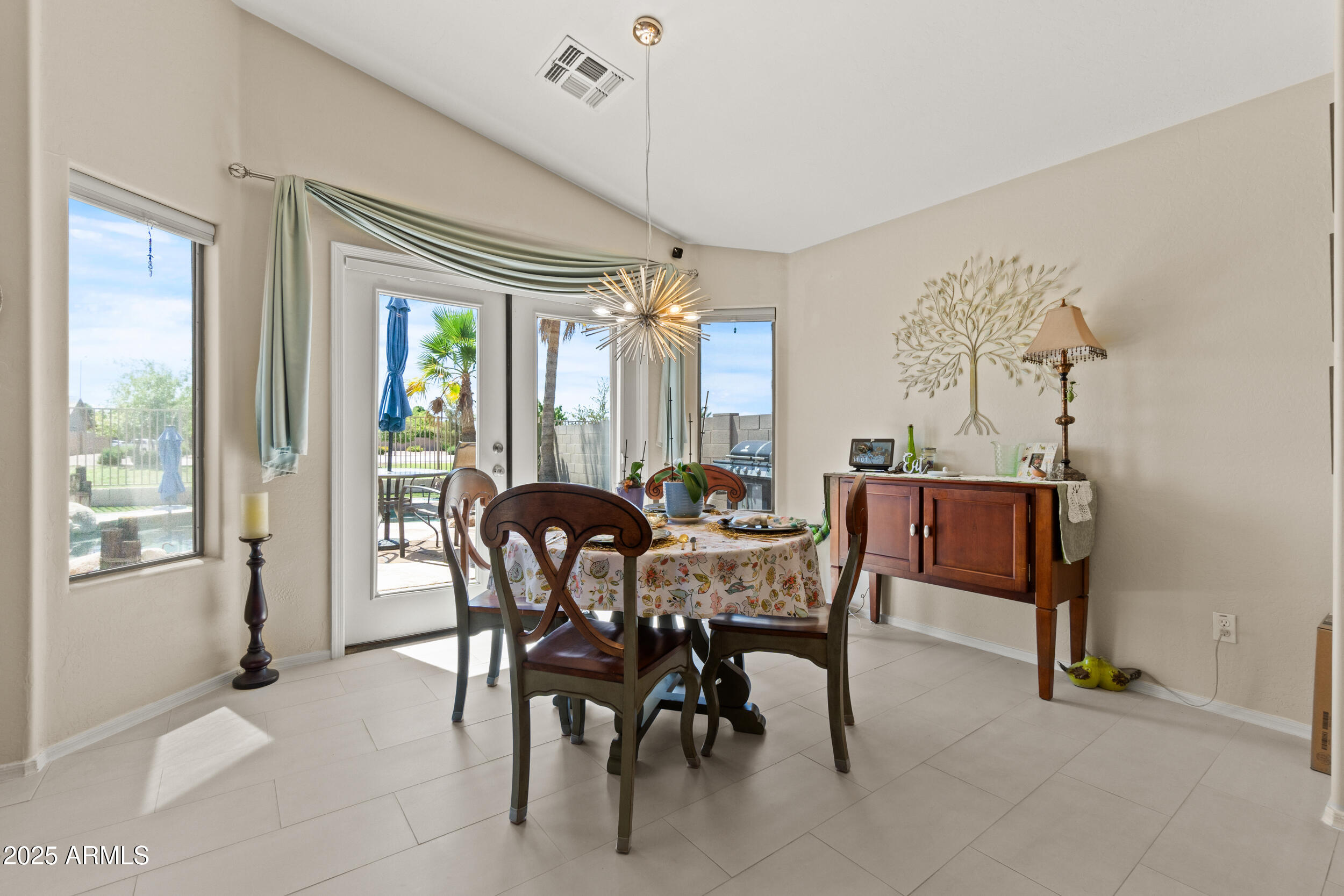 531 S WILDROSE